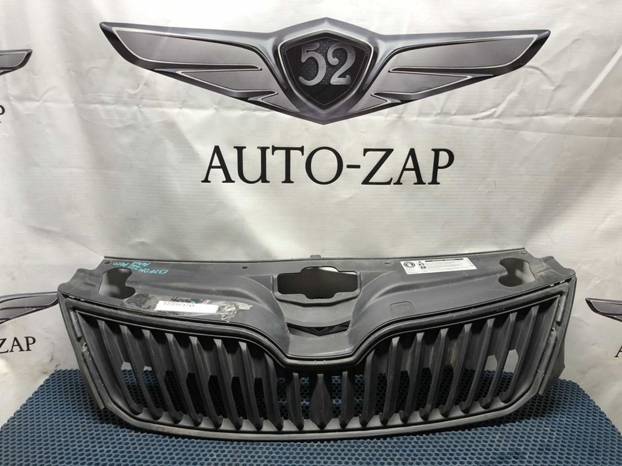 5J0853668C Решетка радиатора Skoda Fabia II