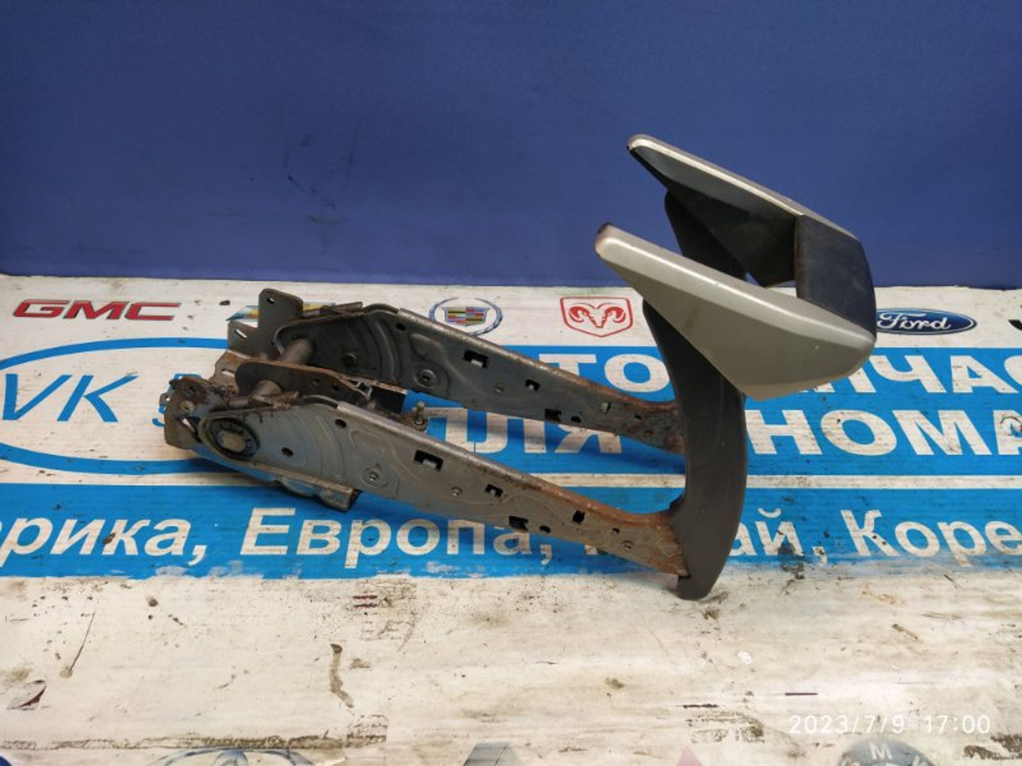 https://gcs.partsauto.market/rn-stockpro.appspot.com/thmbs/04b14f3e97906bf642f27fcd69e72bf8/8220e6151e93e8b6fc394ad0fa99f169/3924aeaf784457142707c0106f89b32f.jpg
