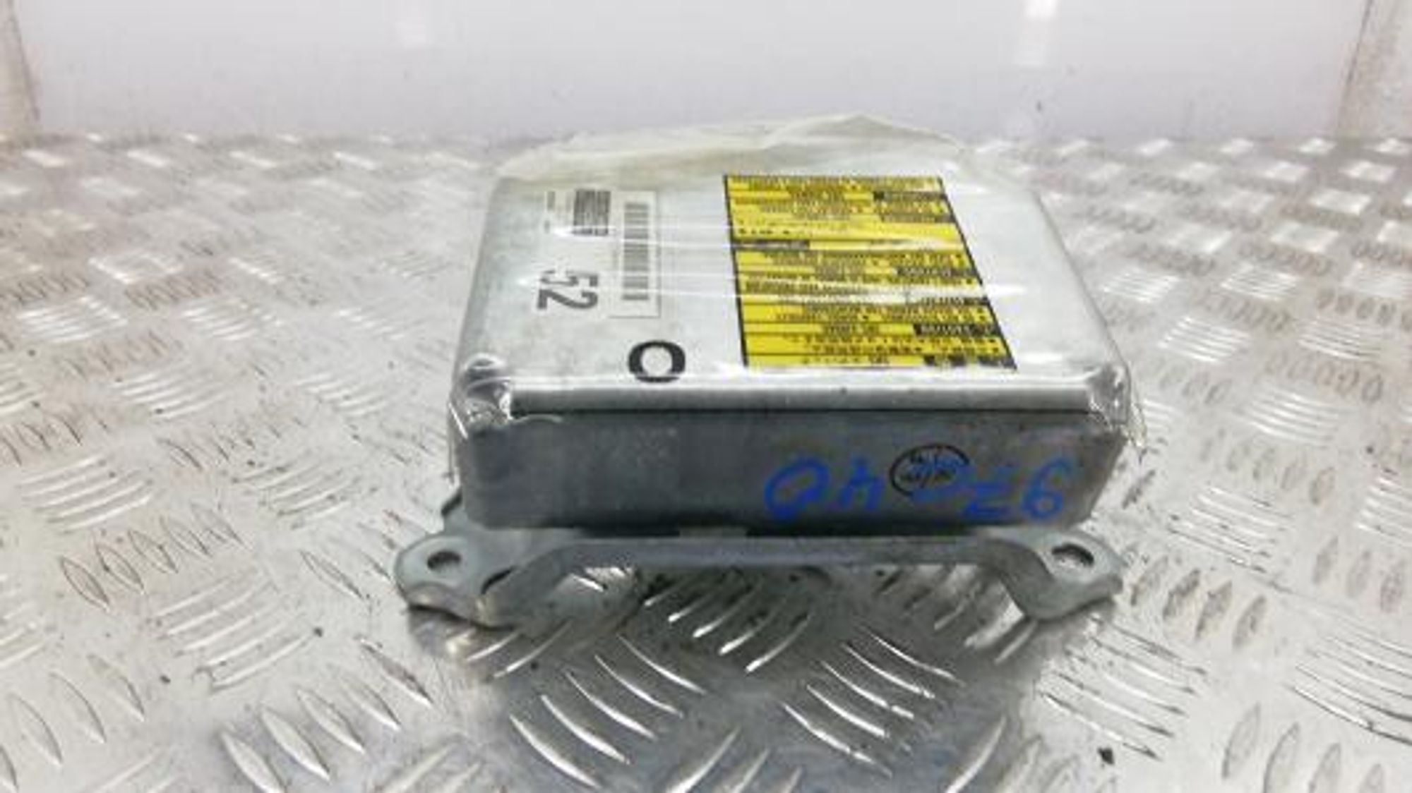 https://gcs.partsauto.market/rn-stockpro.appspot.com/thmbs/0bf748f976a0404ebfba497410f09b0c/1172e9b670d31944a2d904809ea1087d/59feb711dd401d3971944c9ae149b8a6.jpg