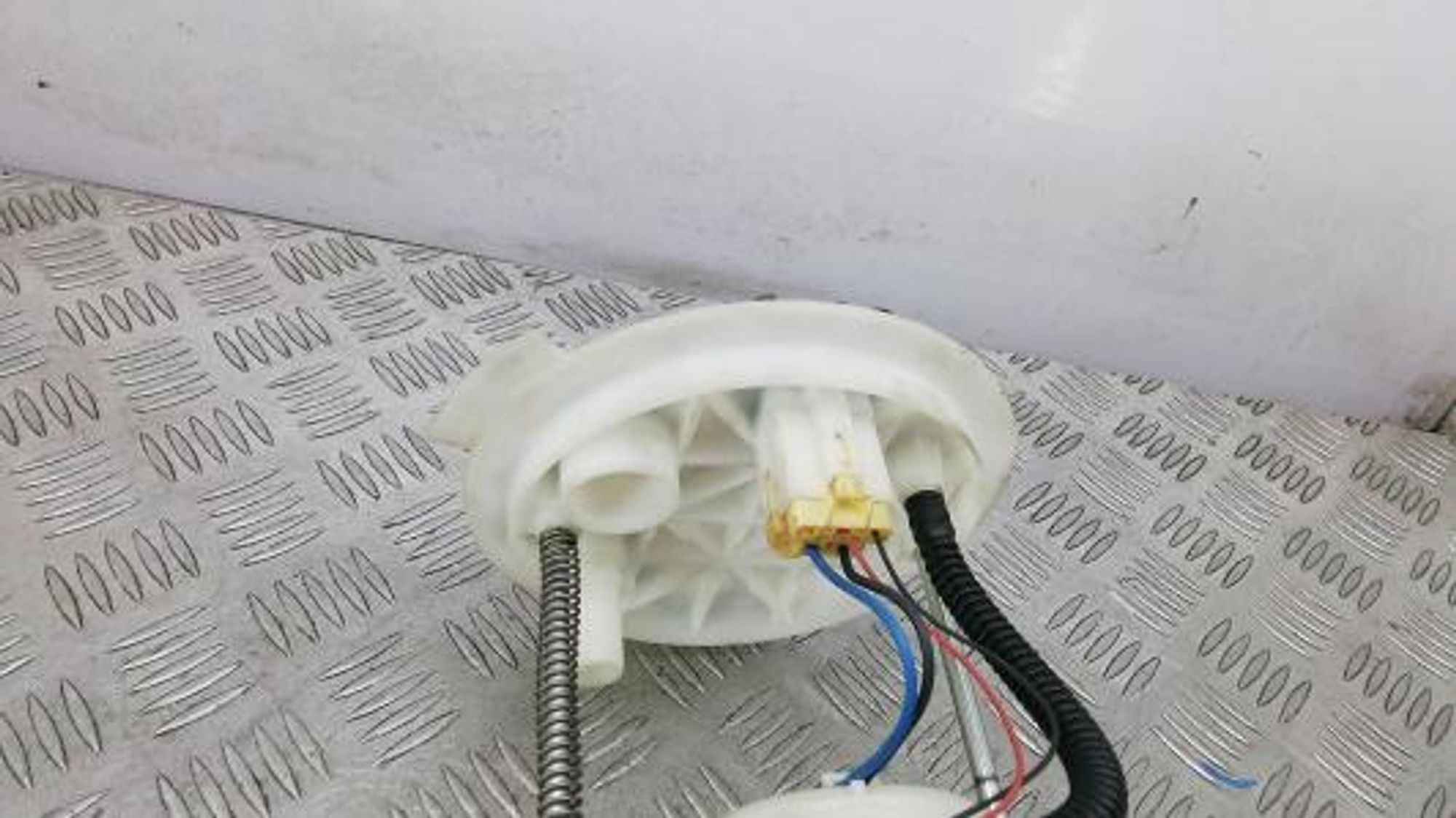 https://gcs.partsauto.market/rn-stockpro.appspot.com/thmbs/0bf748f976a0404ebfba497410f09b0c/16ae890e9b465c814b31bff6abfb8425/d93e4210102e5afe3deb9d8225f01df5.jpg