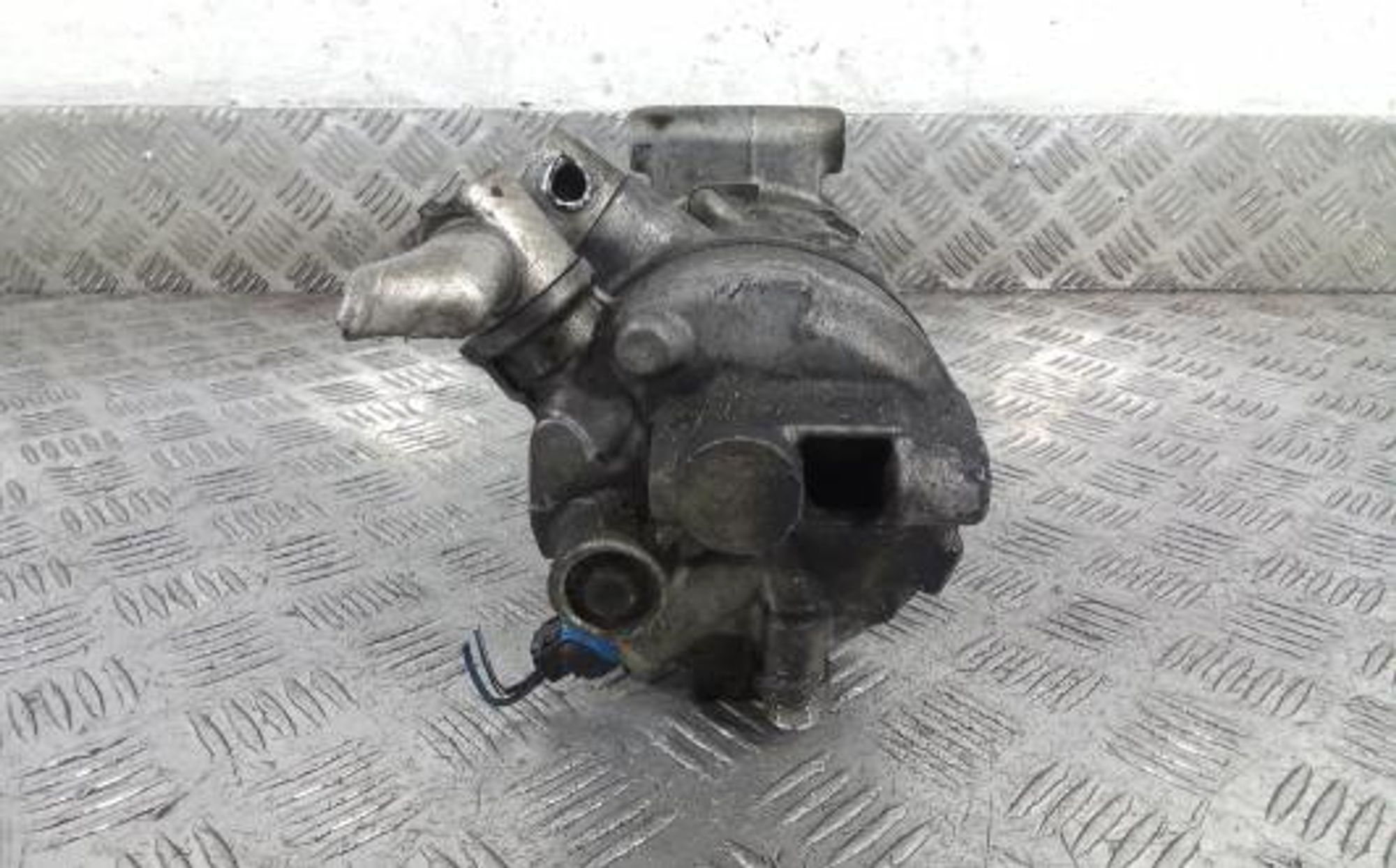 https://gcs.partsauto.market/rn-stockpro.appspot.com/thmbs/0bf748f976a0404ebfba497410f09b0c/1d80ff814a594477d27a63dc0fd92fa2/289359c2bb50589ea2c890f15cfcfda8.jpg