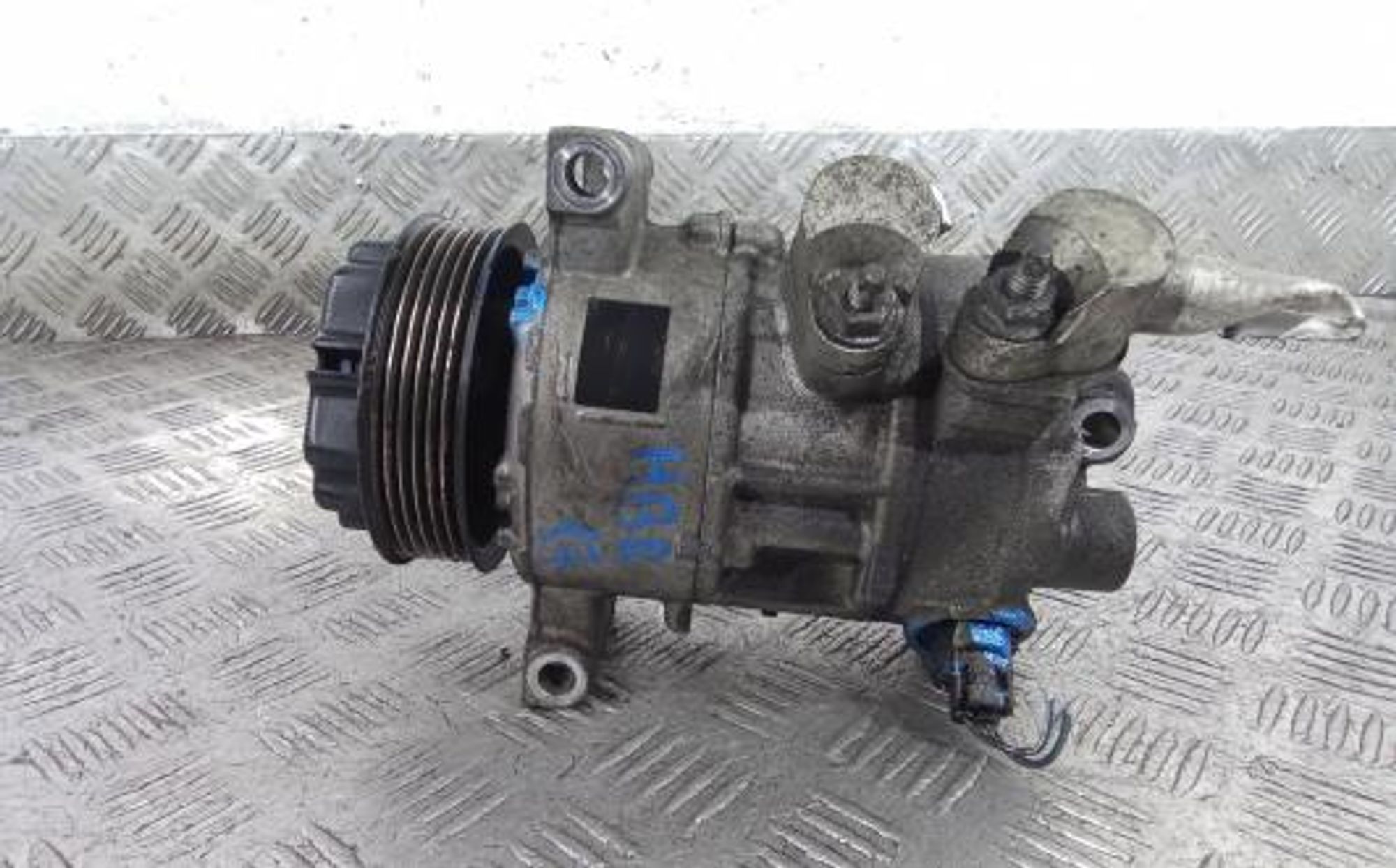 https://gcs.partsauto.market/rn-stockpro.appspot.com/thmbs/0bf748f976a0404ebfba497410f09b0c/1d80ff814a594477d27a63dc0fd92fa2/9521819f2b08699e36b4758acdffdb0f.jpg