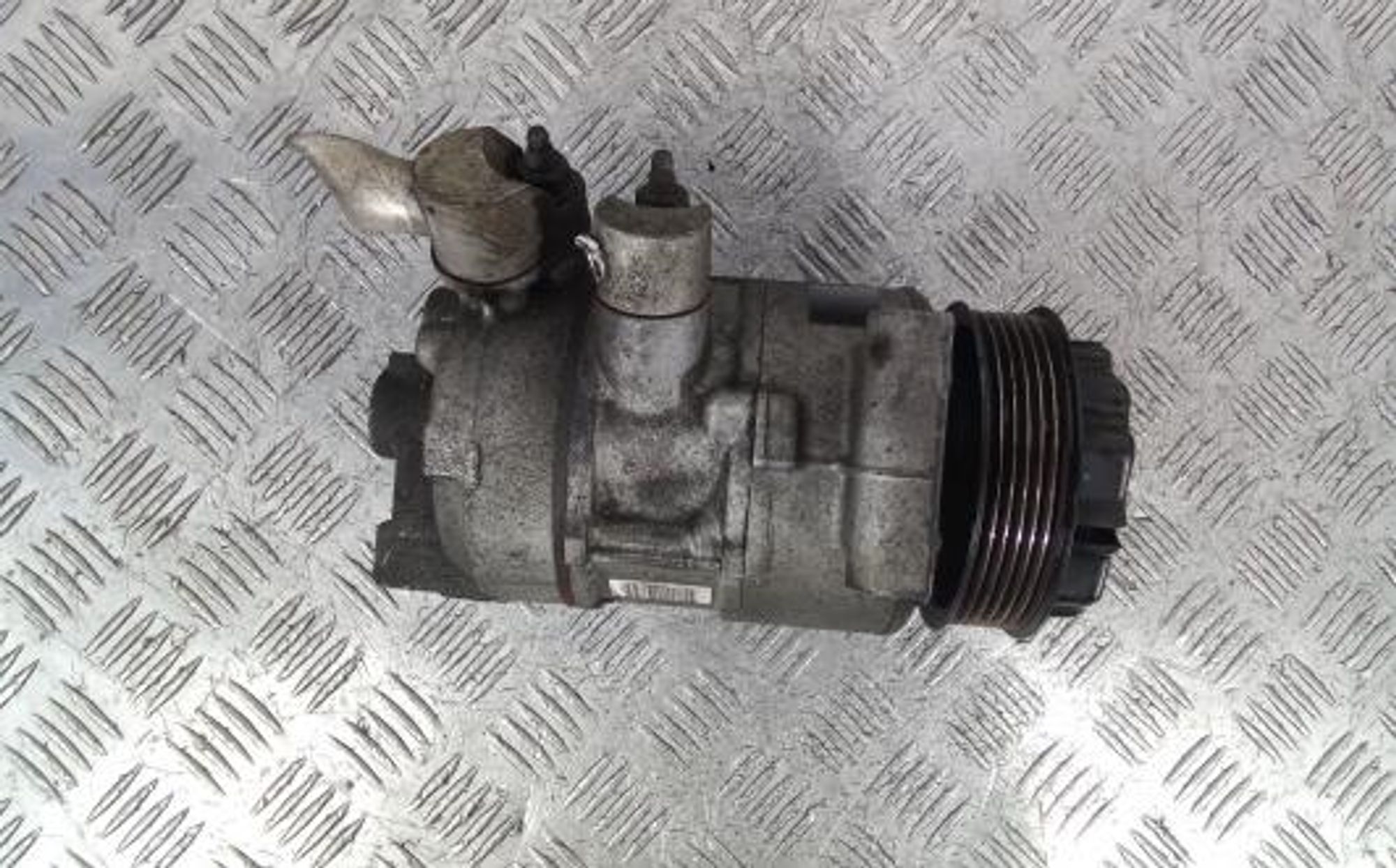 https://gcs.partsauto.market/rn-stockpro.appspot.com/thmbs/0bf748f976a0404ebfba497410f09b0c/1d80ff814a594477d27a63dc0fd92fa2/f2e3a2b8264bbff0cb58b5c8c69107af.jpg