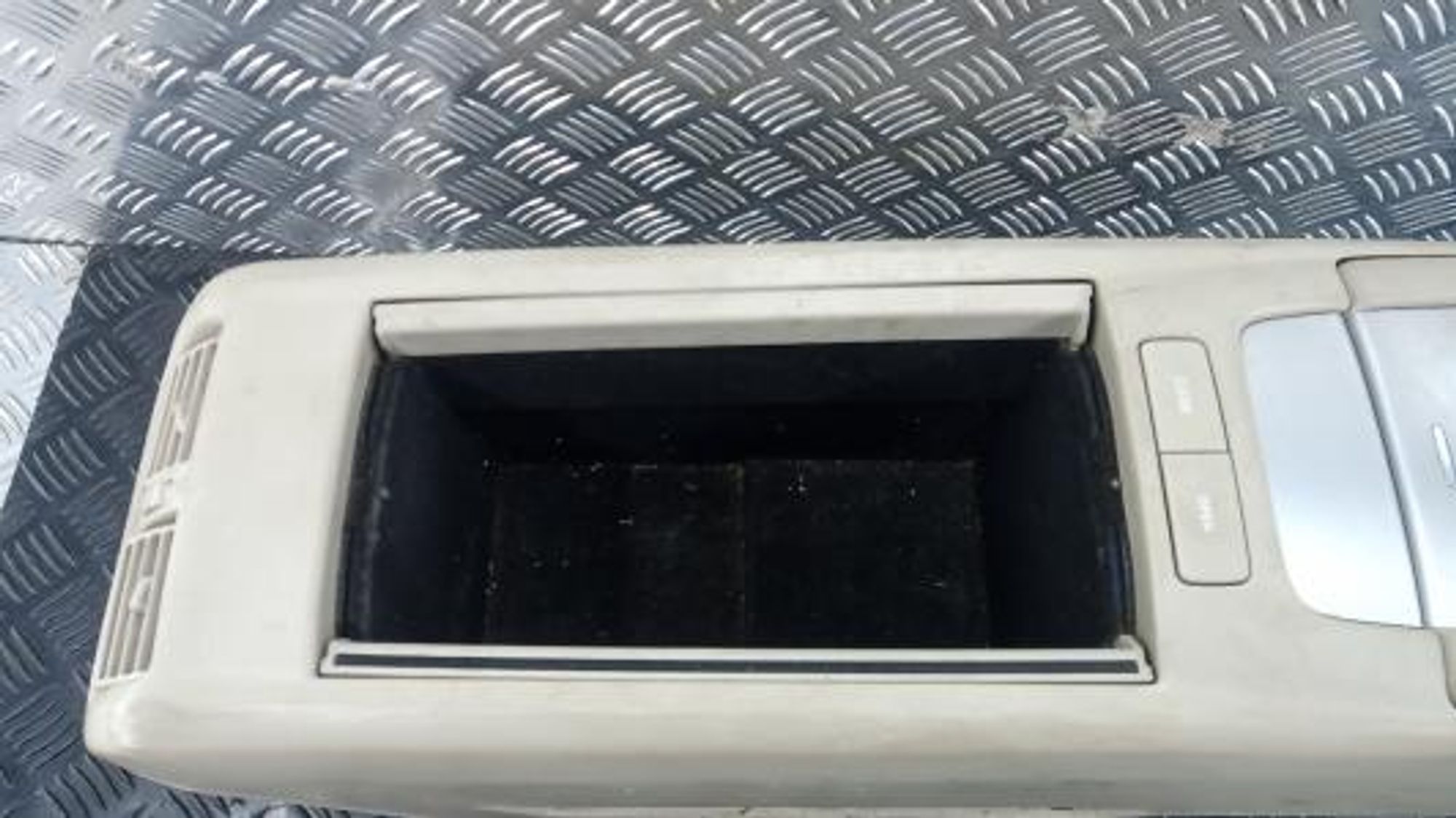 https://gcs.partsauto.market/rn-stockpro.appspot.com/thmbs/0bf748f976a0404ebfba497410f09b0c/4845ea51fc1eadec33af1cee8403d207/c5317fc767a3facdf7ef218919309b34.jpg
