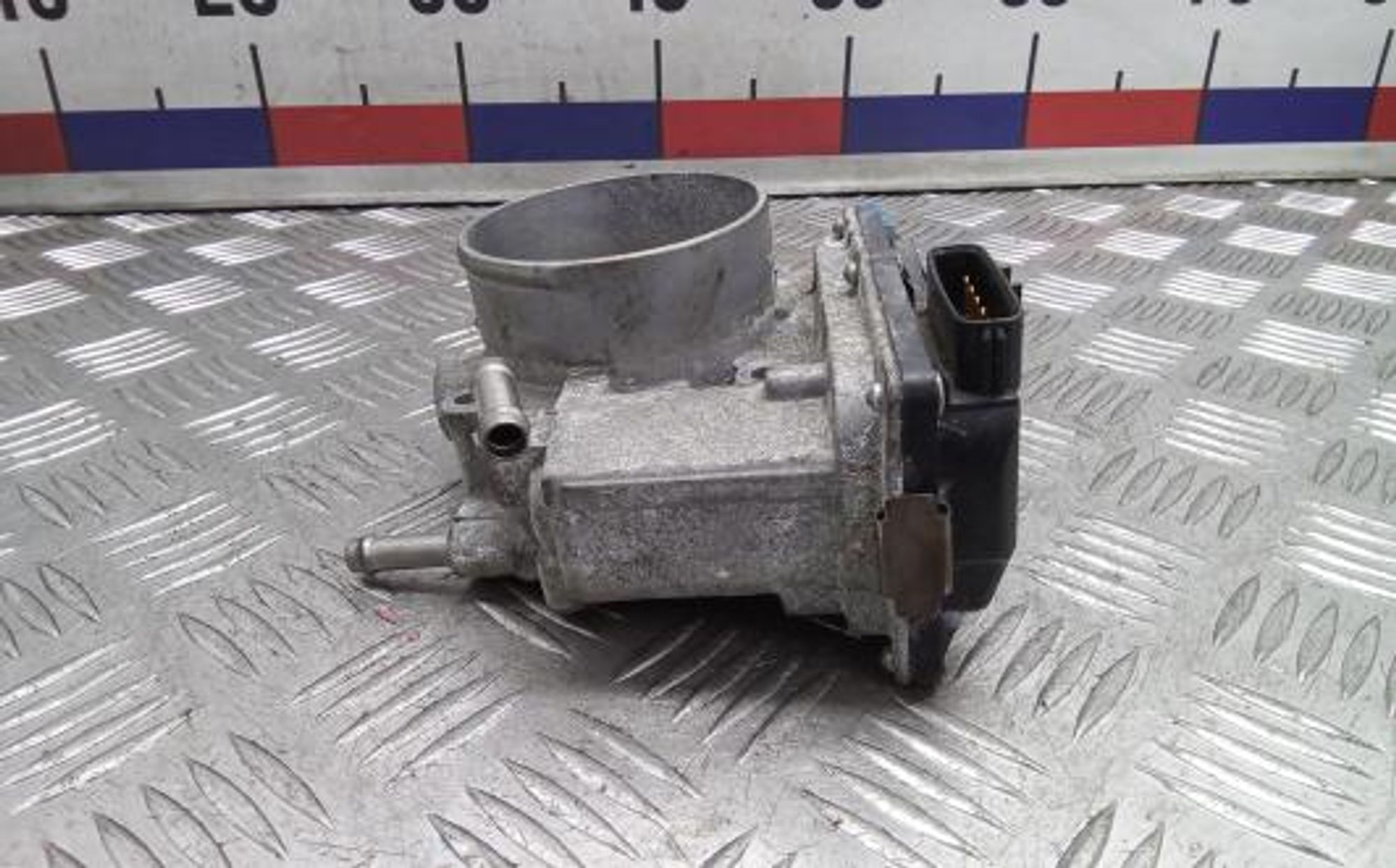 https://gcs.partsauto.market/rn-stockpro.appspot.com/thmbs/0bf748f976a0404ebfba497410f09b0c/7c8f068090183d37e9111eca16191def/4207f4b911974500126d7e3b4f164ffe.jpg