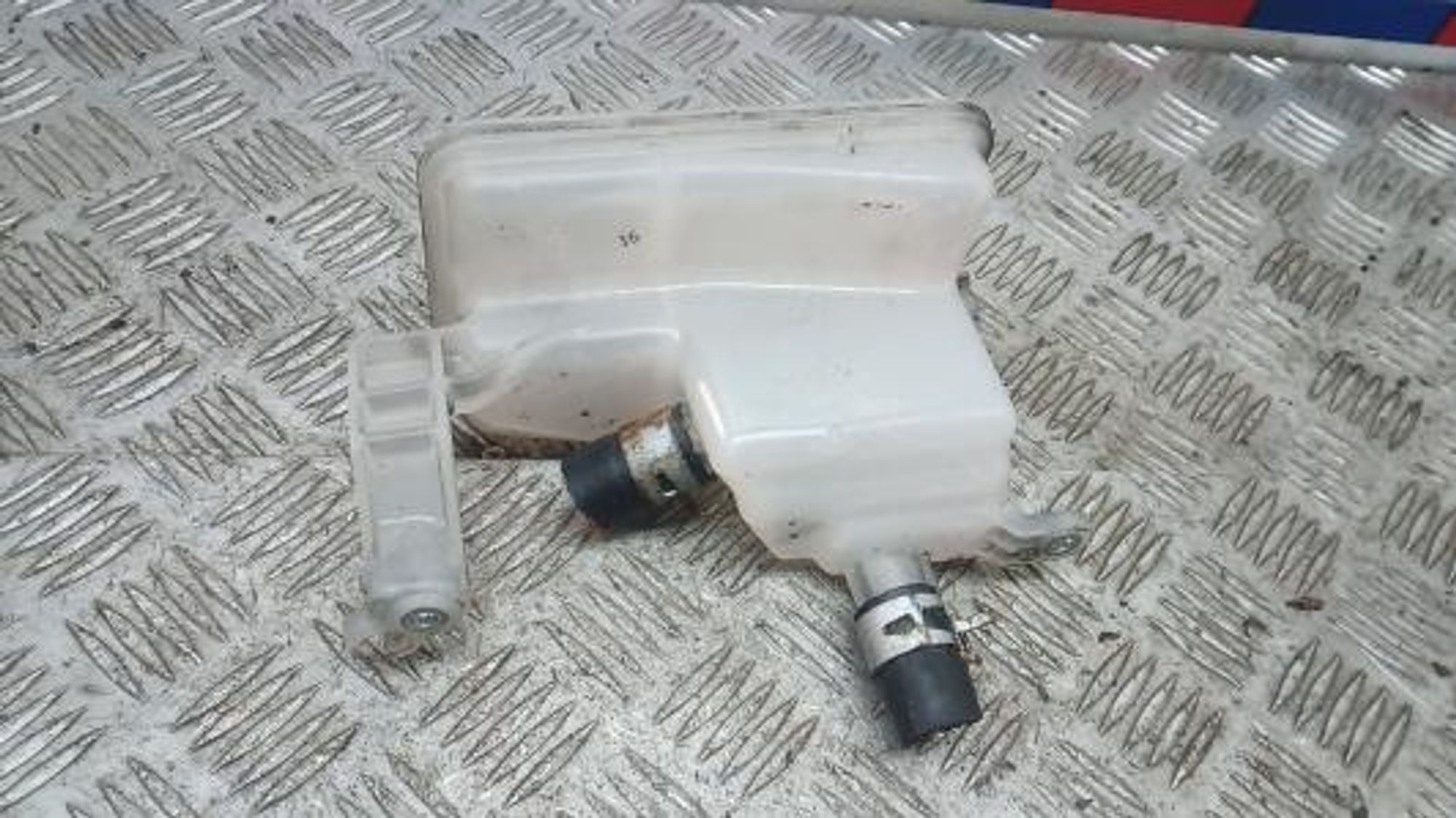 https://gcs.partsauto.market/rn-stockpro.appspot.com/thmbs/0bf748f976a0404ebfba497410f09b0c/9e6a8f7968381347e3510ccc9b07ced6/4bedae00195f7eb5b65fd644861a07a9.jpg
