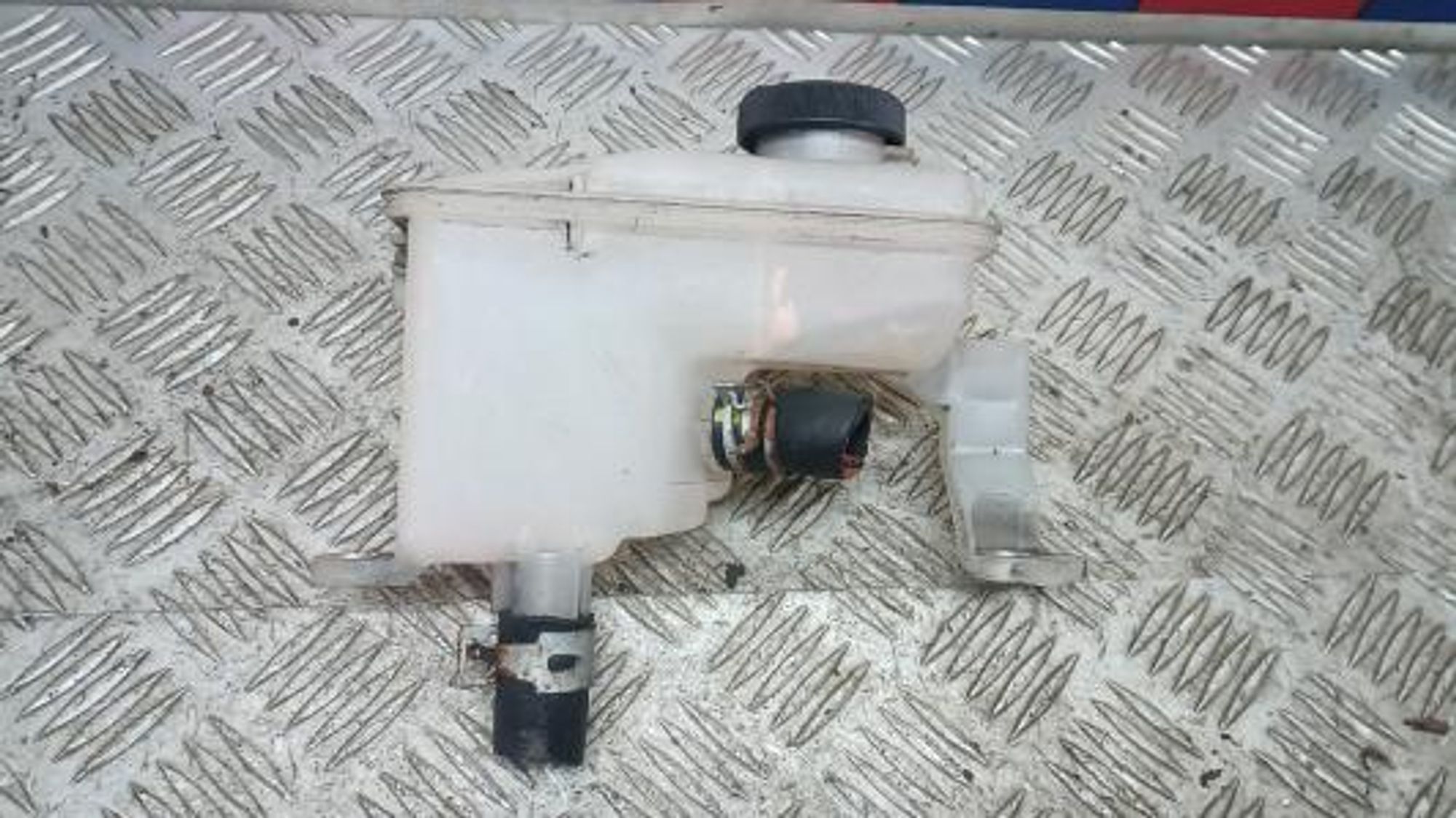 https://gcs.partsauto.market/rn-stockpro.appspot.com/thmbs/0bf748f976a0404ebfba497410f09b0c/9e6a8f7968381347e3510ccc9b07ced6/73be9a4c0d637b4854518eb7c105a4bc.jpg