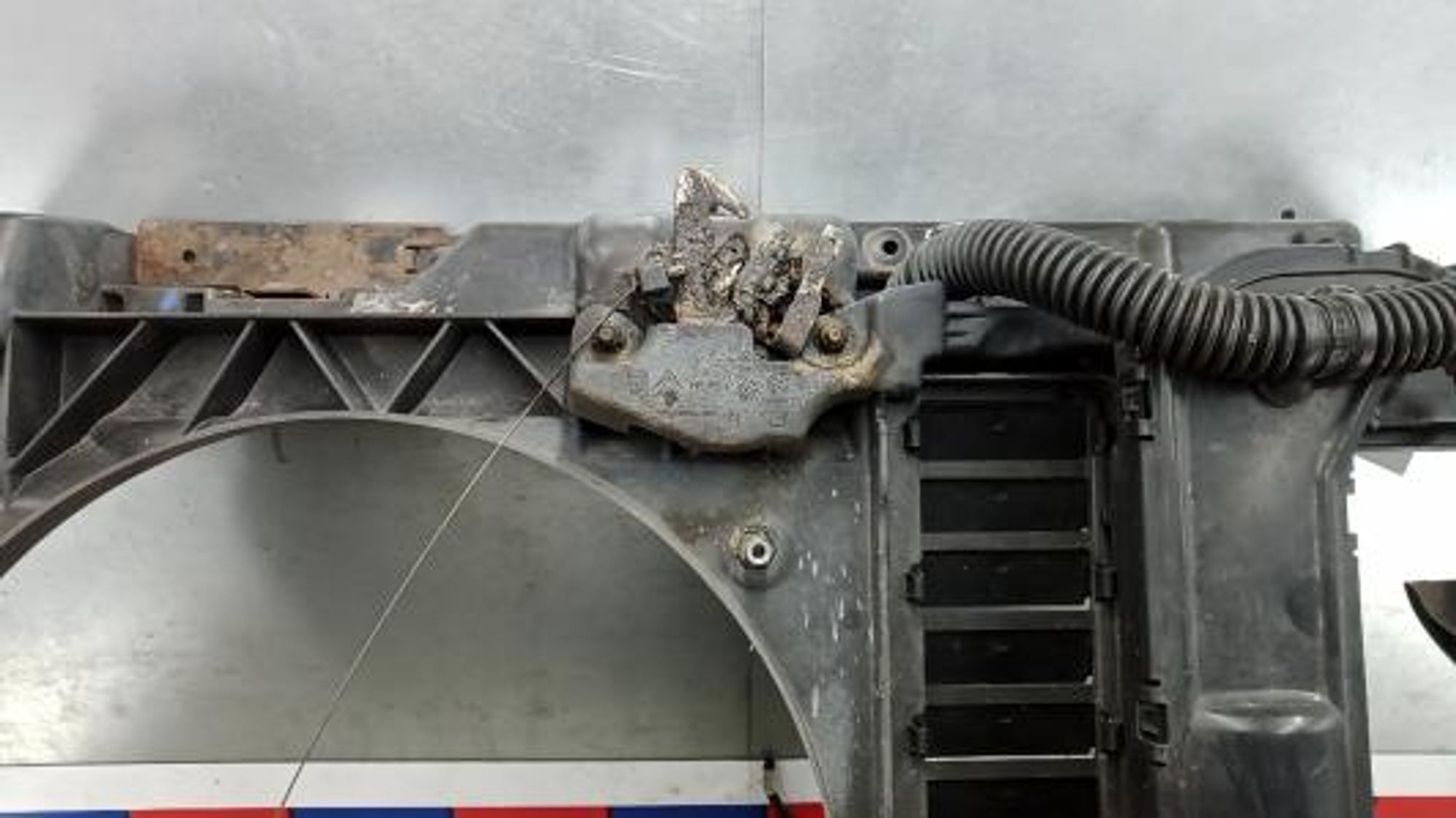 https://gcs.partsauto.market/rn-stockpro.appspot.com/thmbs/0bf748f976a0404ebfba497410f09b0c/a77274060306e1a162f8a22f78cea77e/236dfaec1a7cb6c6c3f05dec4d61a045.jpg