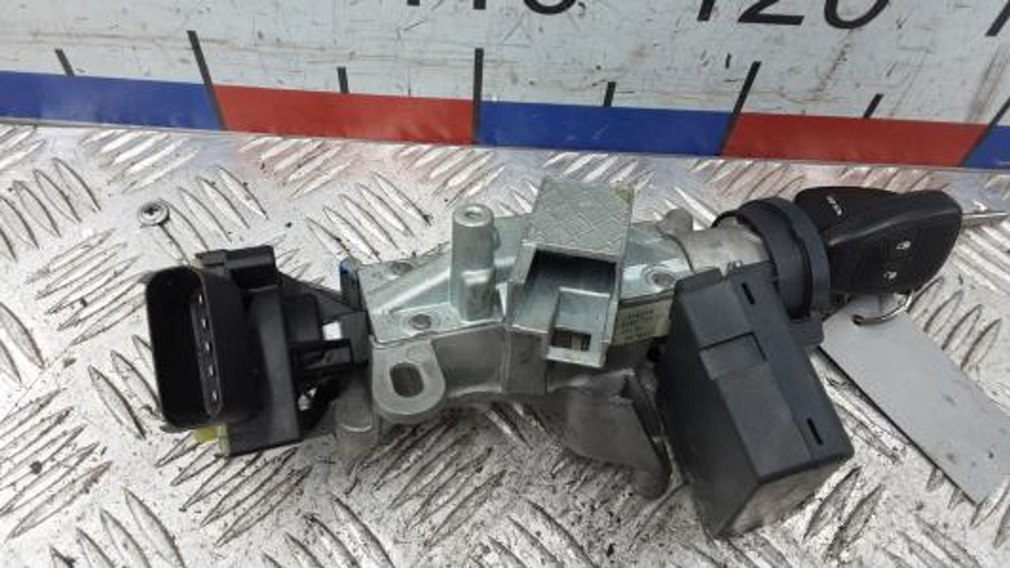 https://gcs.partsauto.market/rn-stockpro.appspot.com/thmbs/0bf748f976a0404ebfba497410f09b0c/e1628ce08bbc4eb41b29a7ea3db01fa3/1f7dd8a57c7b96614068bf4fea9a65c9.jpg