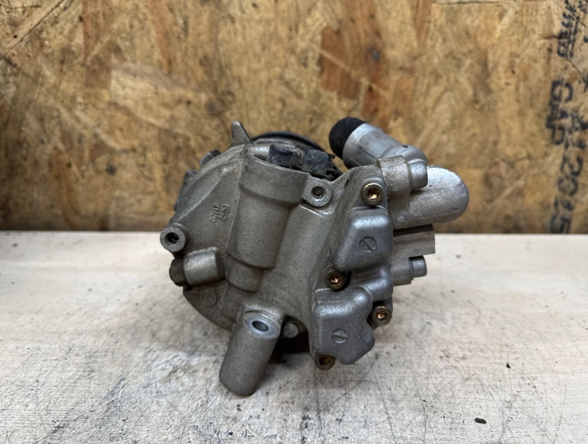 https://gcs.partsauto.market/rn-stockpro.appspot.com/thmbs/1d5ac0ca90fd23481ac0e960507cd727/29f85fe4d958b21c0b3c985c57bc2ecf/313858313b86dfa98d3764b20dc7f819.jpg