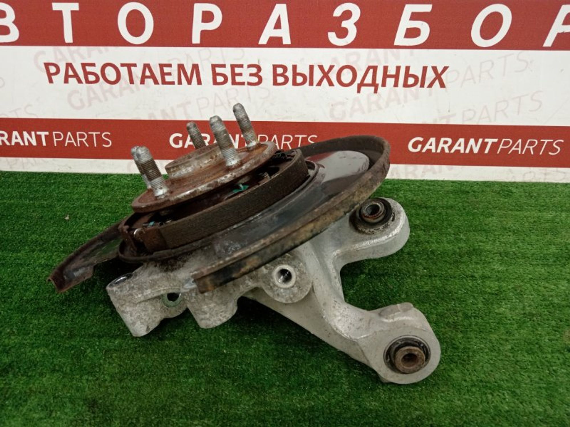 Кулак поворотный задний левый Cadillac Cts 2 3.6