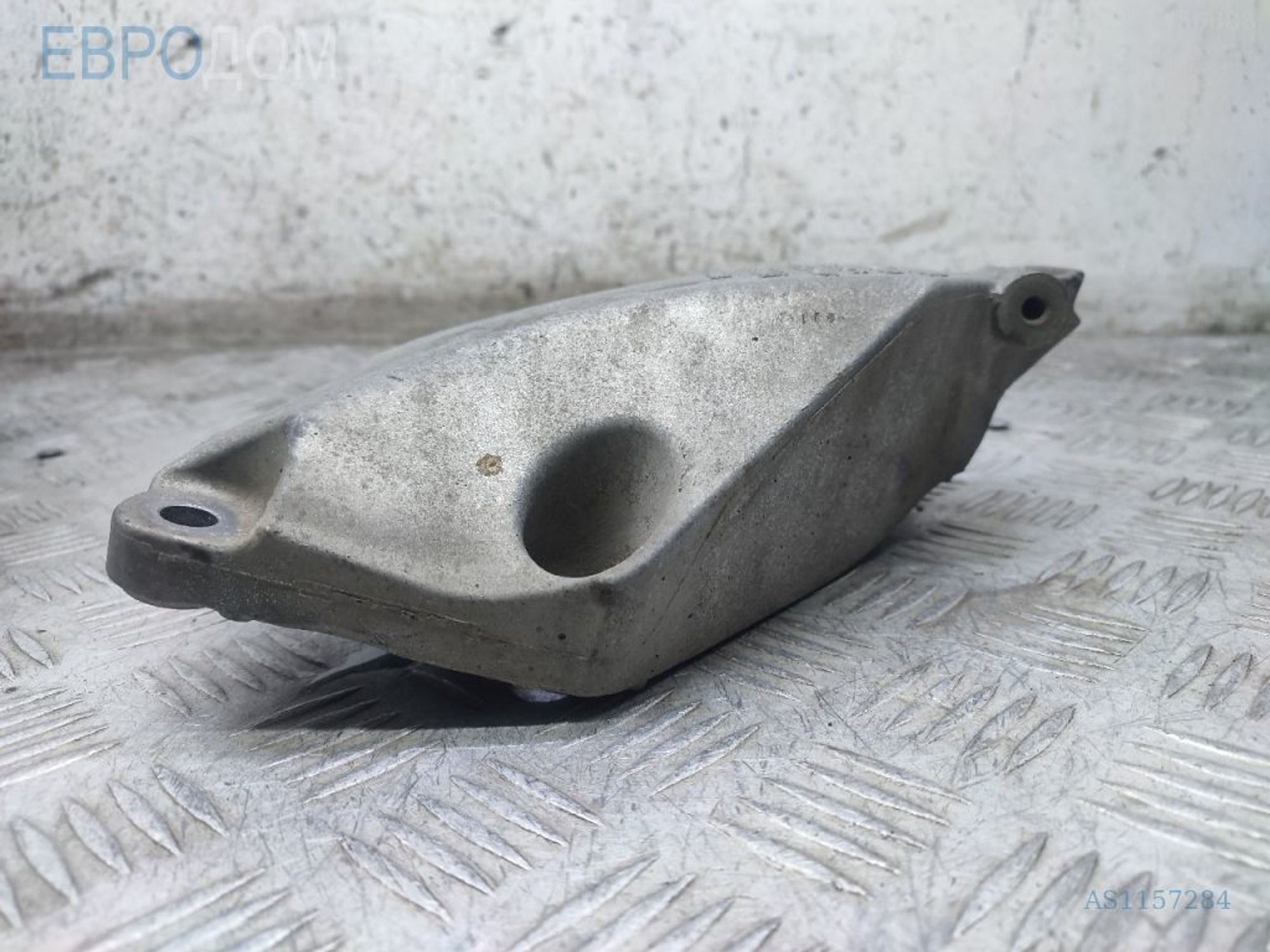 https://gcs.partsauto.market/rn-stockpro.appspot.com/thmbs/3237d7da8dc2136f56140620af6d0874/0c2b43cd6f3466531faac9fd4b25854b/14b1aaf4db39e65280e1f0a70e004836.jpg