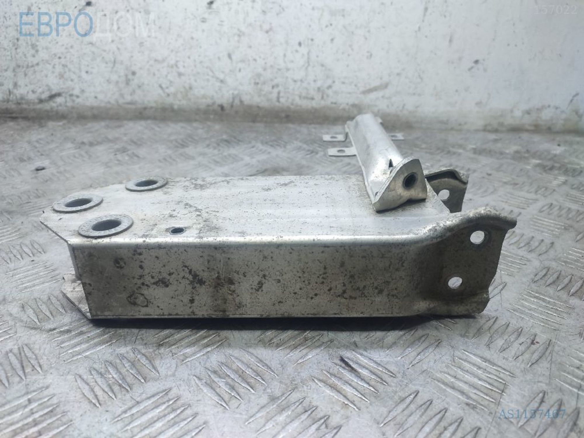 https://gcs.partsauto.market/rn-stockpro.appspot.com/thmbs/3237d7da8dc2136f56140620af6d0874/87a342b863e46e78b44b4c8ec55b42c2/4b1a366650d421f9e4733e8eaaa7c3ab.jpg