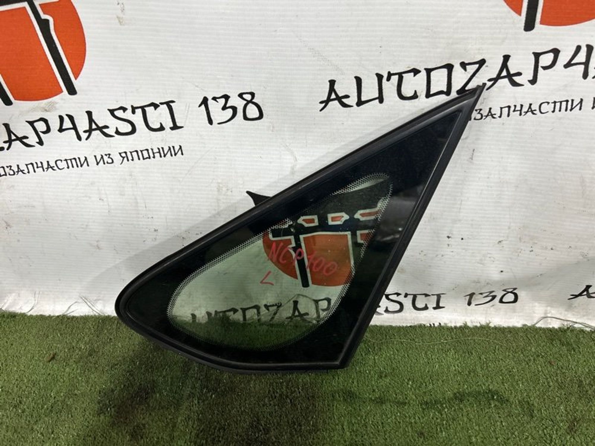 Форточка кузова Toyota Ractis 2010 6212052020 NCP100 1NZ-FE, передняя левая