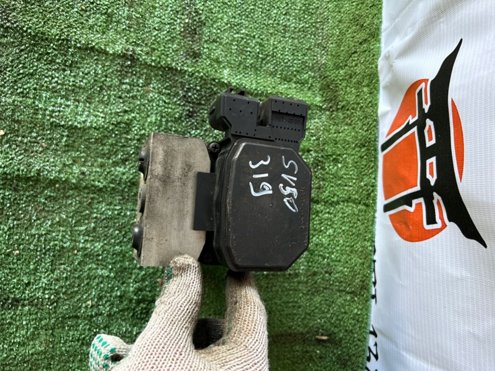 Блок ABS Toyota Vista 1999 1330004110 SV50 3SFSE