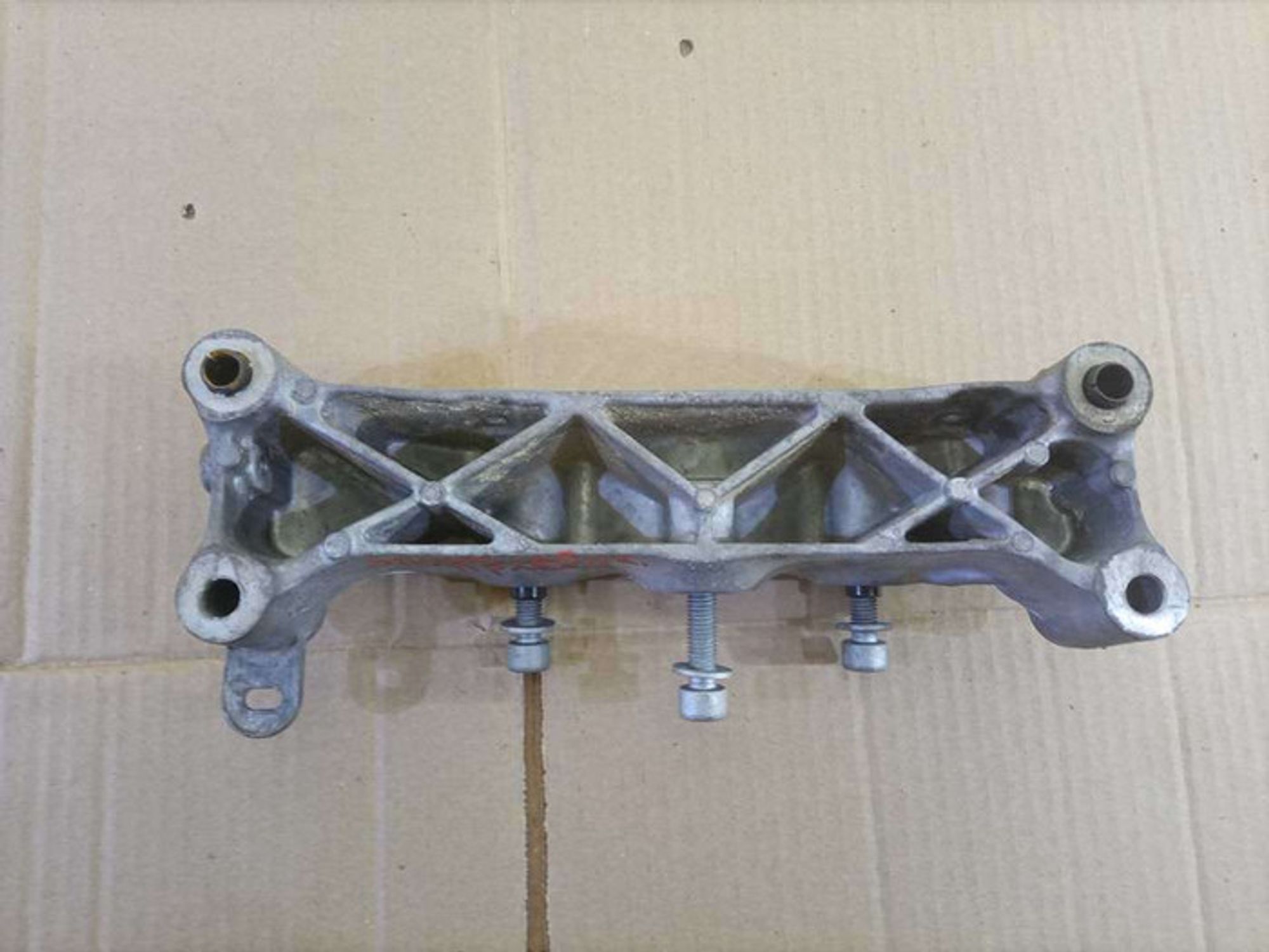 https://gcs.partsauto.market/rn-stockpro.appspot.com/thmbs/78ee0fb3787e2dce013ed29fc8a1120c/1e267e1fe3968d536db3b0409ba8af64/a1f7e1998105116bdf191b927396c0ec.jpg