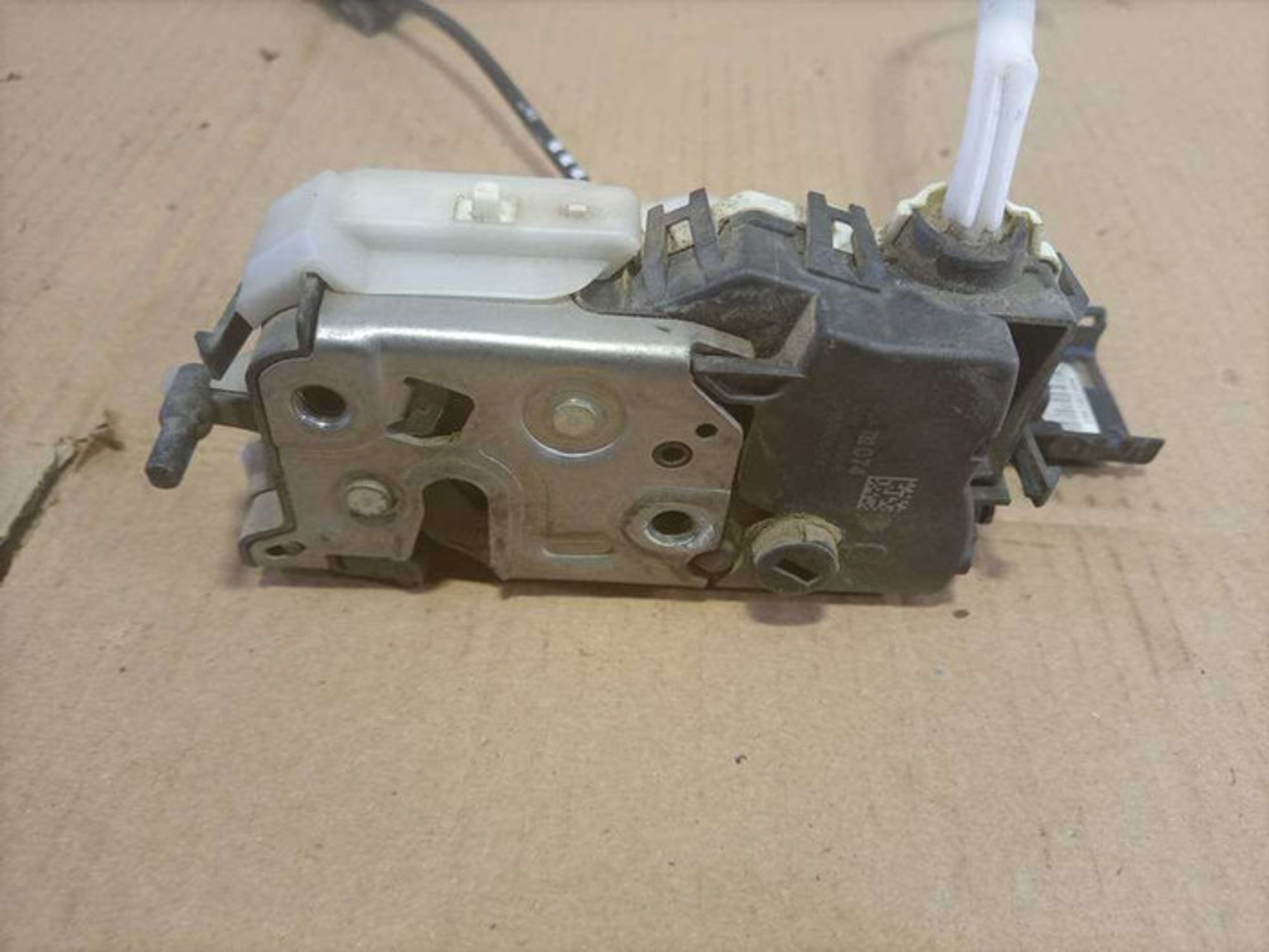https://gcs.partsauto.market/rn-stockpro.appspot.com/thmbs/78ee0fb3787e2dce013ed29fc8a1120c/85e57cd199c03c13ee4ac811846ce0f6/2ac5bda2caf45f2918a062f5ff3aa4a7.jpg