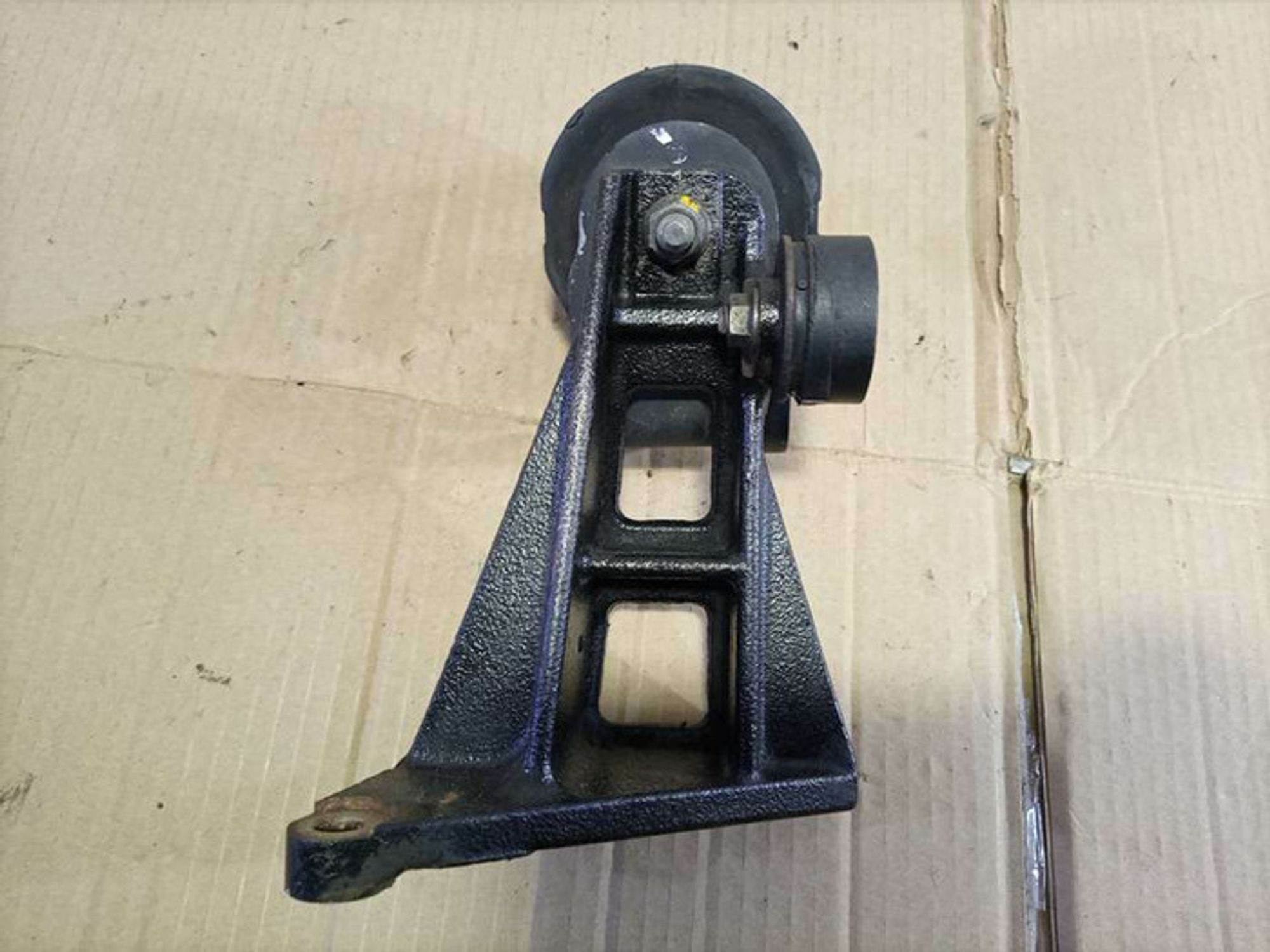 https://gcs.partsauto.market/rn-stockpro.appspot.com/thmbs/78ee0fb3787e2dce013ed29fc8a1120c/c3b381257c432712cd90210afb26c777/978fc015a05bc64950b75b471fcc738f.jpg