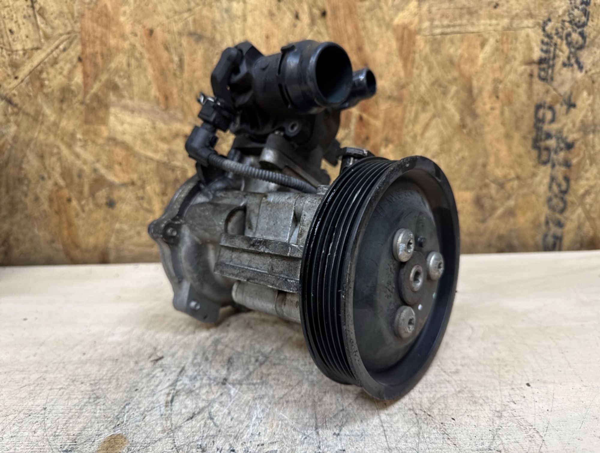 https://gcs.partsauto.market/rn-stockpro.appspot.com/thmbs/84e14ca707935ccb1ed00cae054931e6/e9befd15654407e09f8e06652fd2906a/c170c616ef639b557d42c4126882f716.jpg