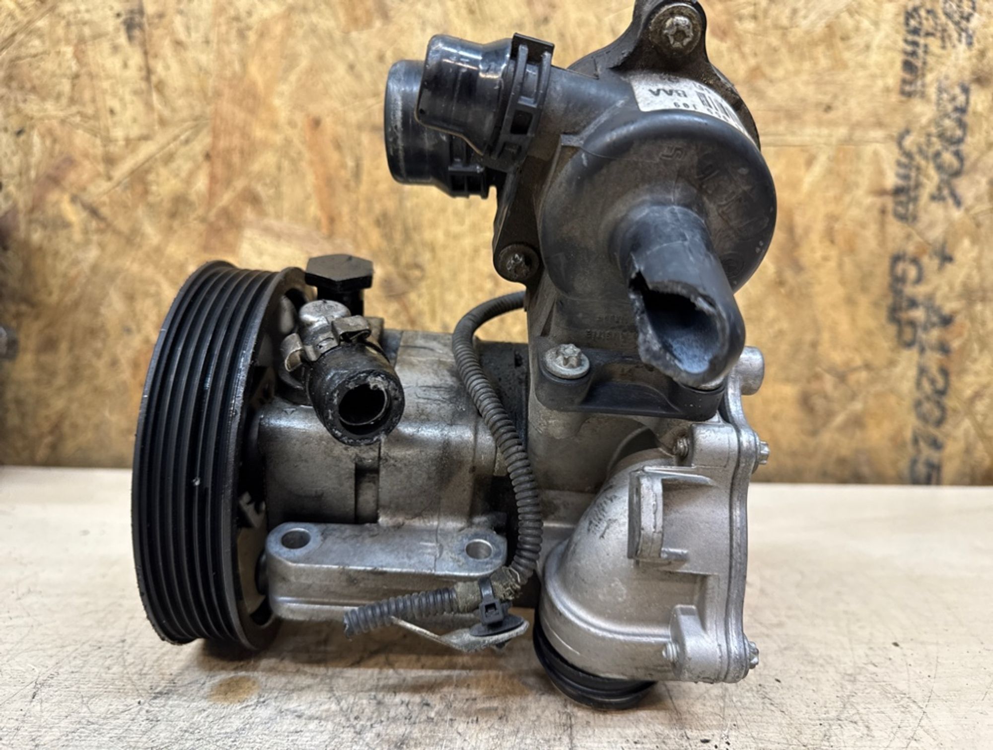 https://gcs.partsauto.market/rn-stockpro.appspot.com/thmbs/84e14ca707935ccb1ed00cae054931e6/e9befd15654407e09f8e06652fd2906a/fab28c6929bf2952f1340a731d015dbf.jpg