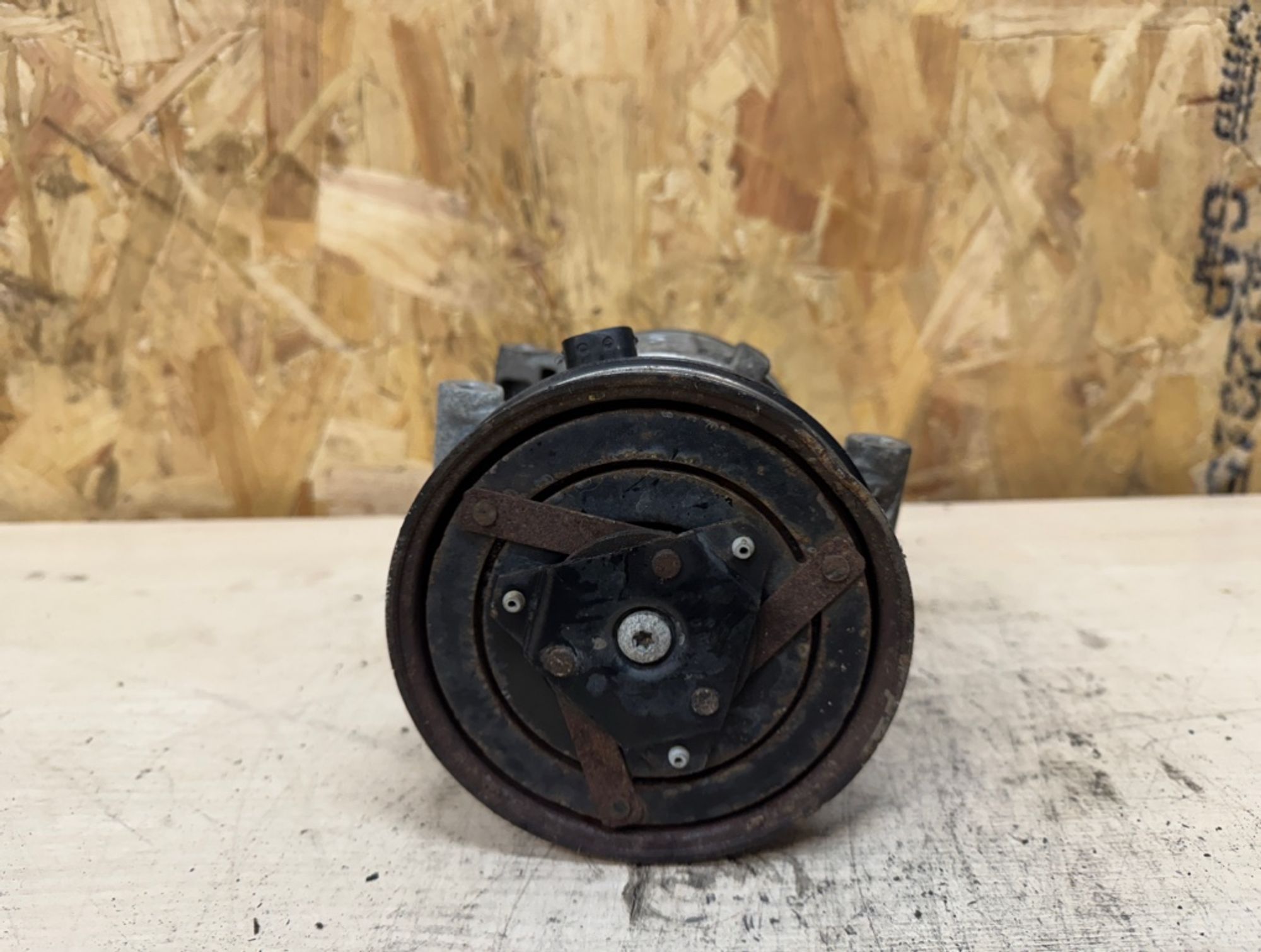https://gcs.partsauto.market/rn-stockpro.appspot.com/thmbs/84e14ca707935ccb1ed00cae054931e6/f1be36ca96c48f77b6d1095476d74298/0339d8b7667ed2904647dae8485e8919.jpg