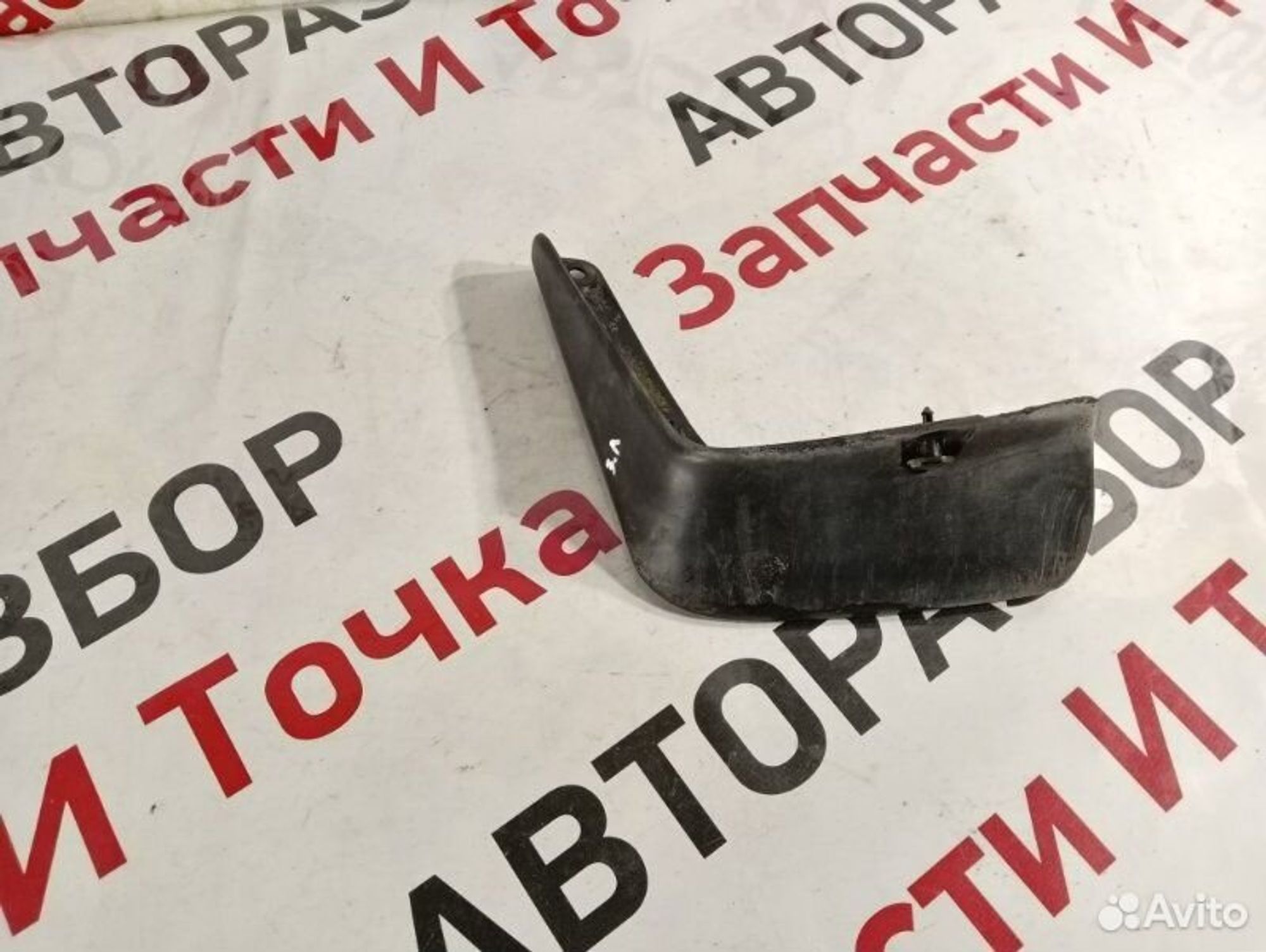 Брызговик задний левый Mitsubishi Lancer седан 2.0