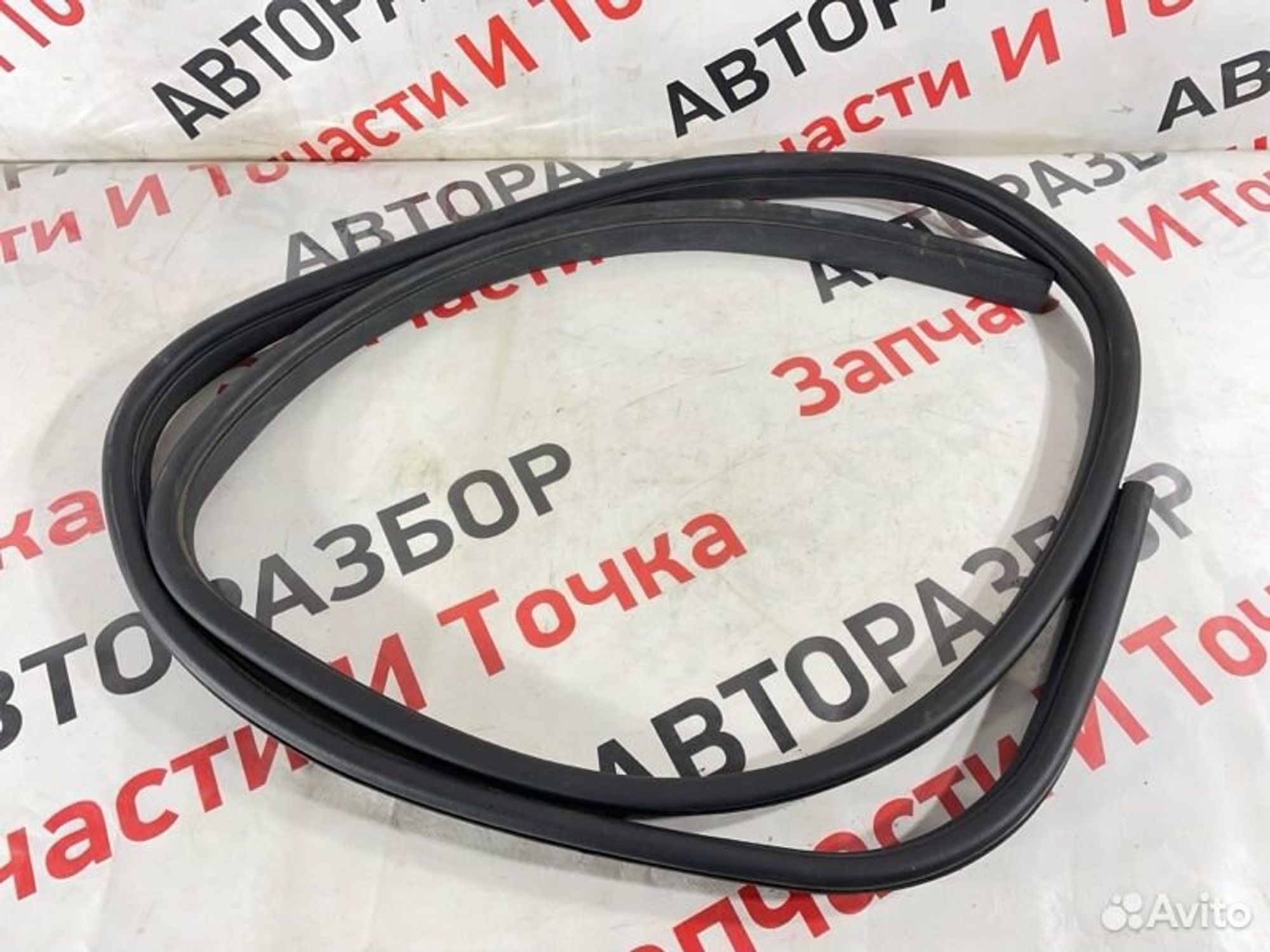 Уплотнительная резинка боковой двери передняя