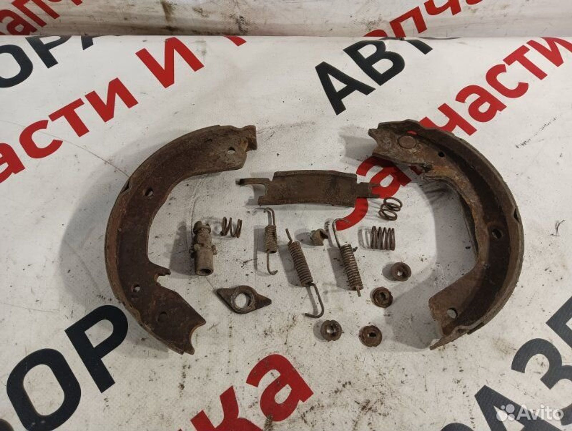 Пружины барабанных тормозов задние левые