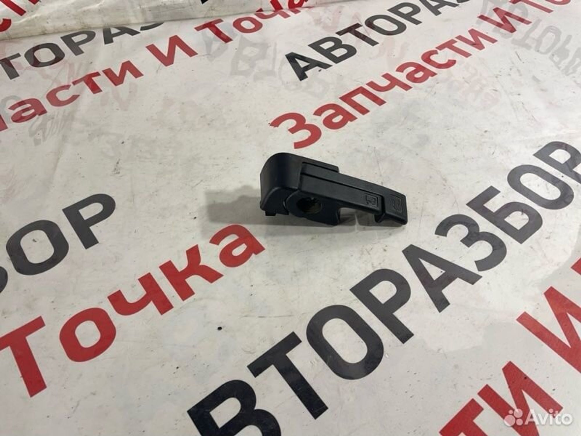 Ручка открывания багажника Mitsubishi Lancer седан