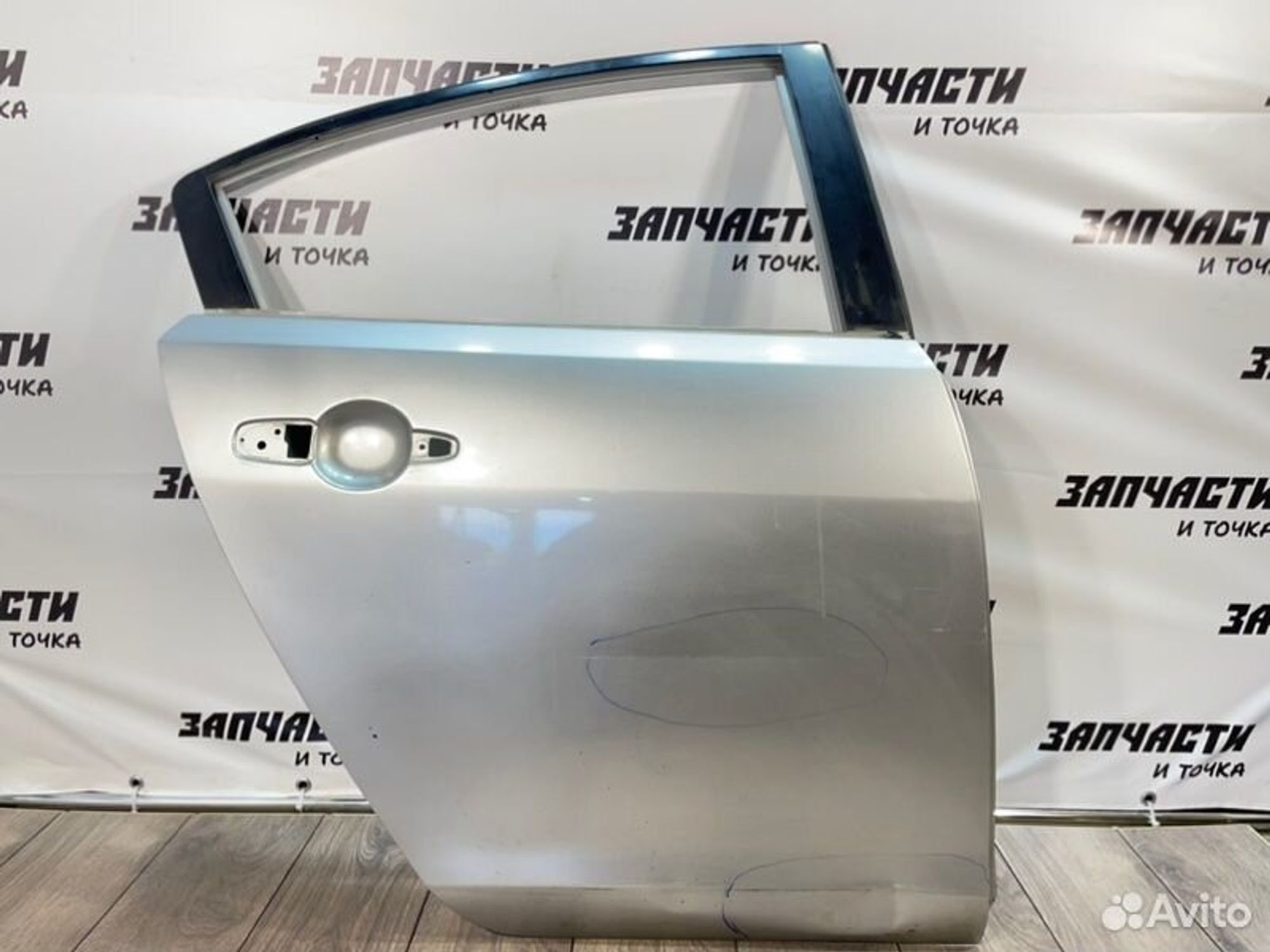 Дверь боковая задняя правая Mazda Axela BK5P ZY-VE