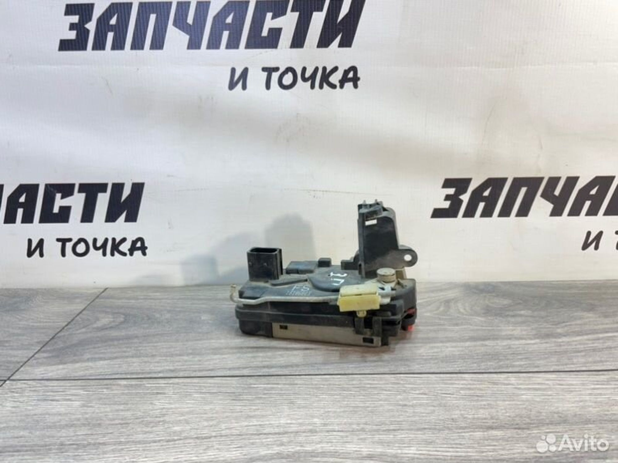 Замок боковой двери задний правый Opel Astra H