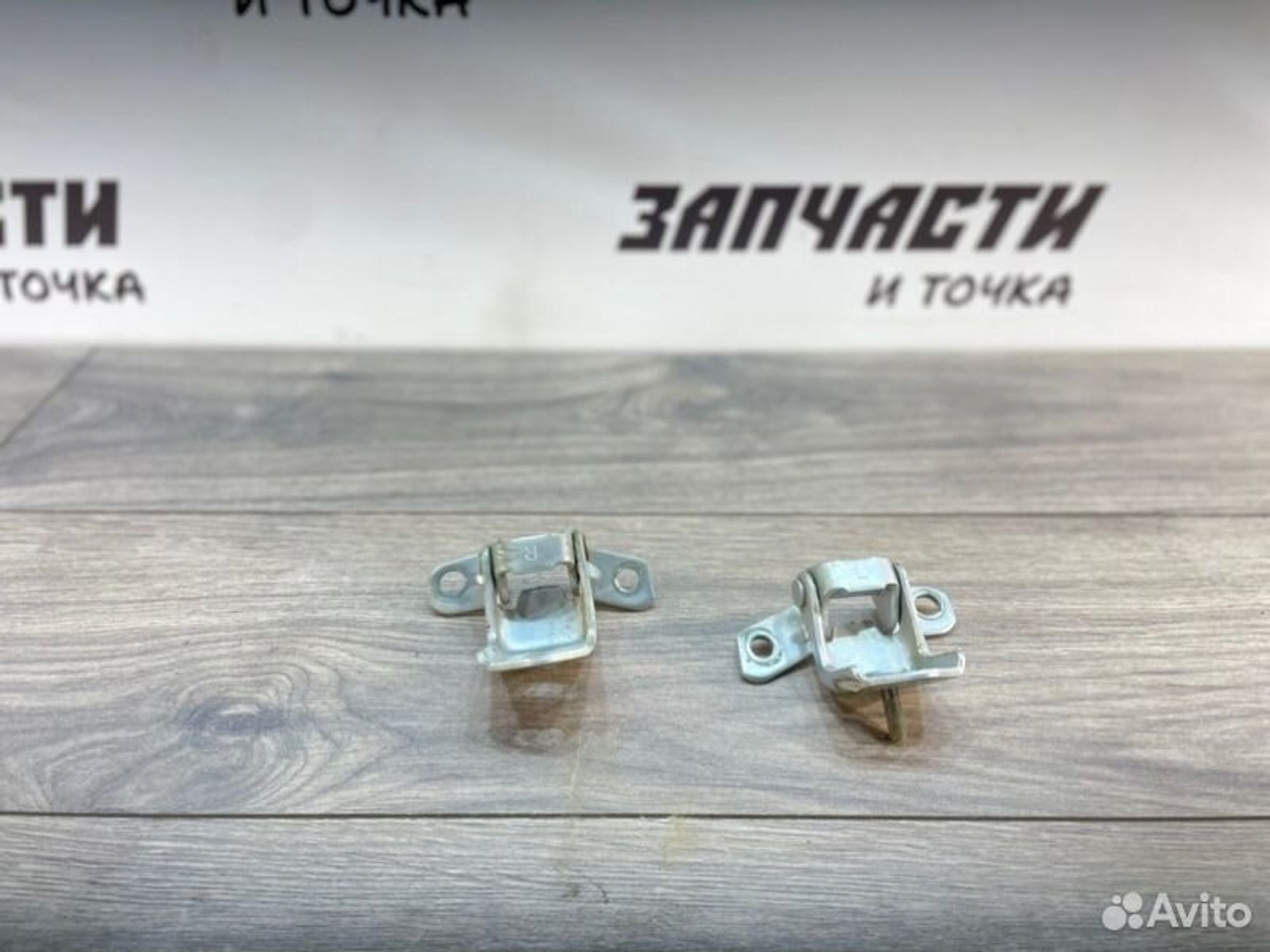 Петля двери задняя левая Mazda Axela BK5P ZY-VE