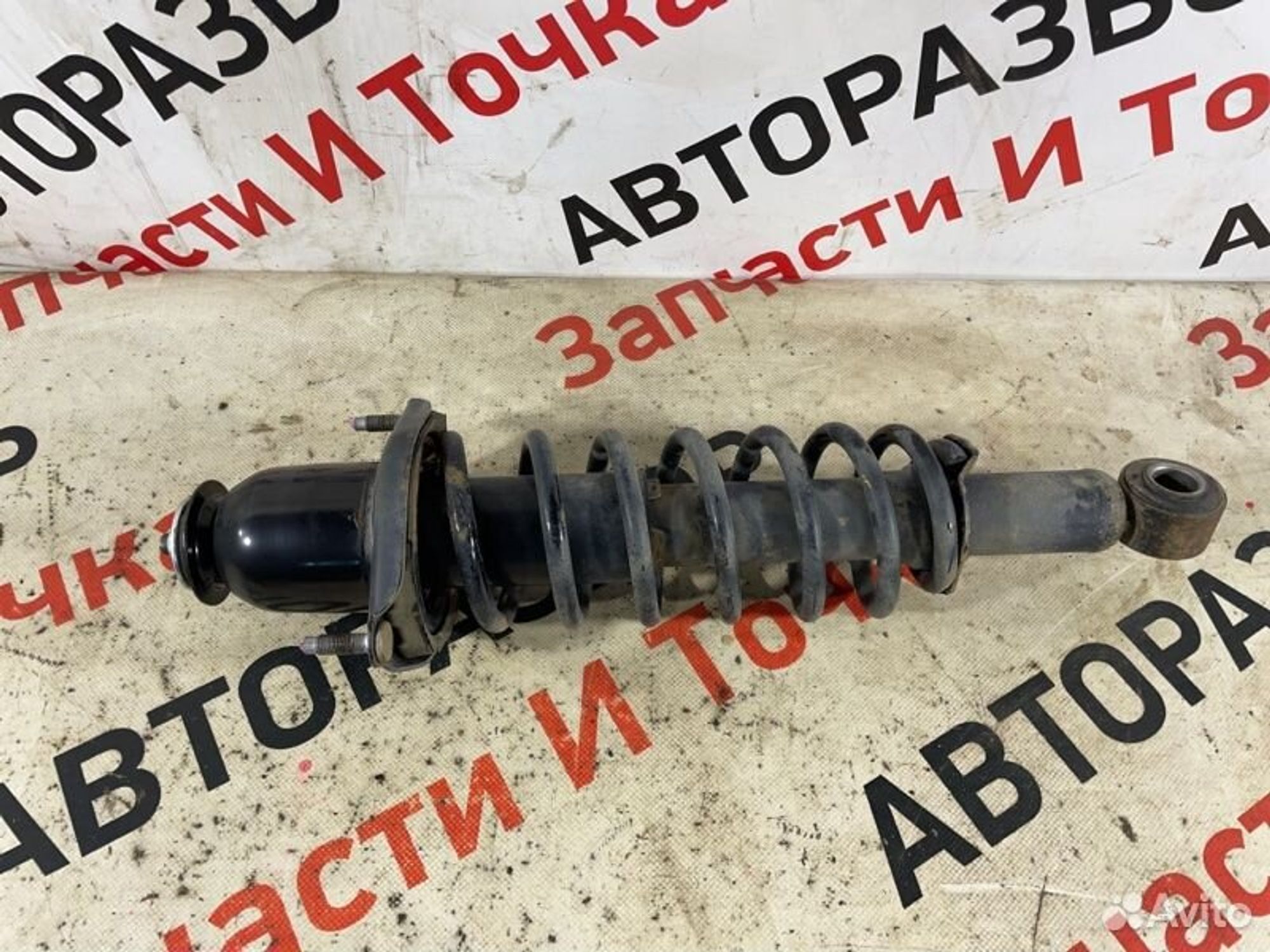 Стойка подвески задняя правая Toyota Corolla 120