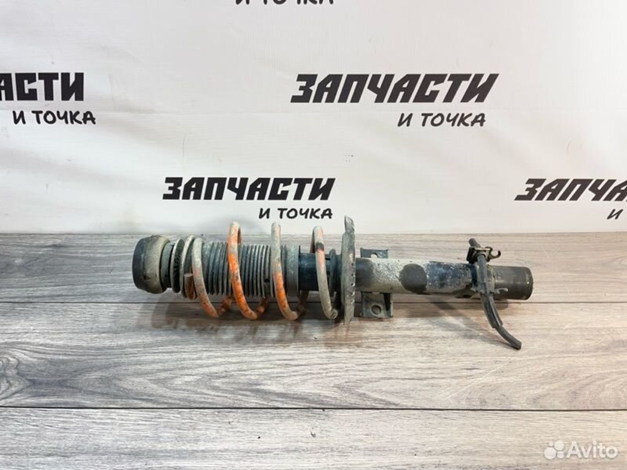 Стойка подвески передняя левая Volkswagen Polo