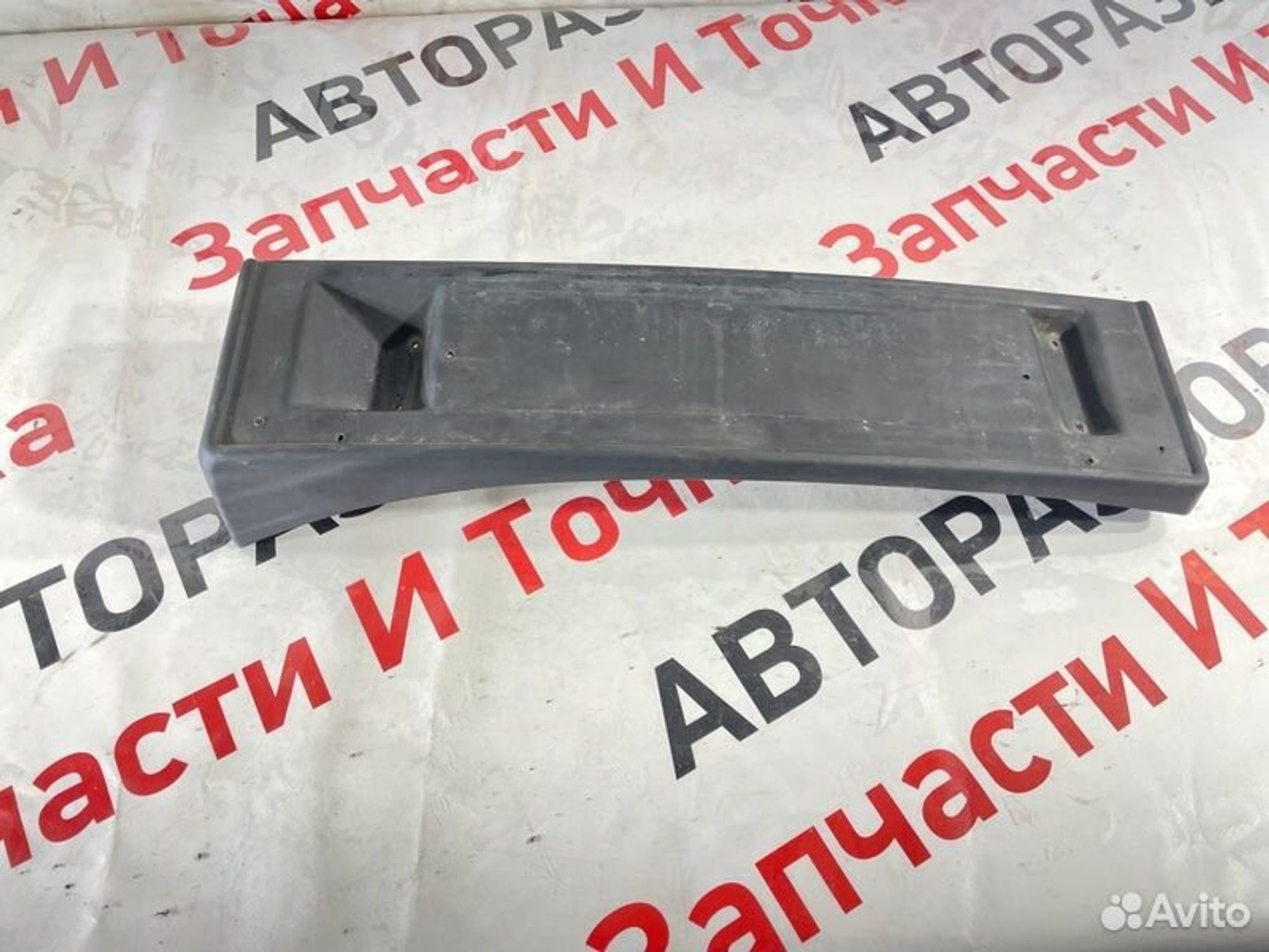 Площадка номерного знака Mitsubishi Lancer седан