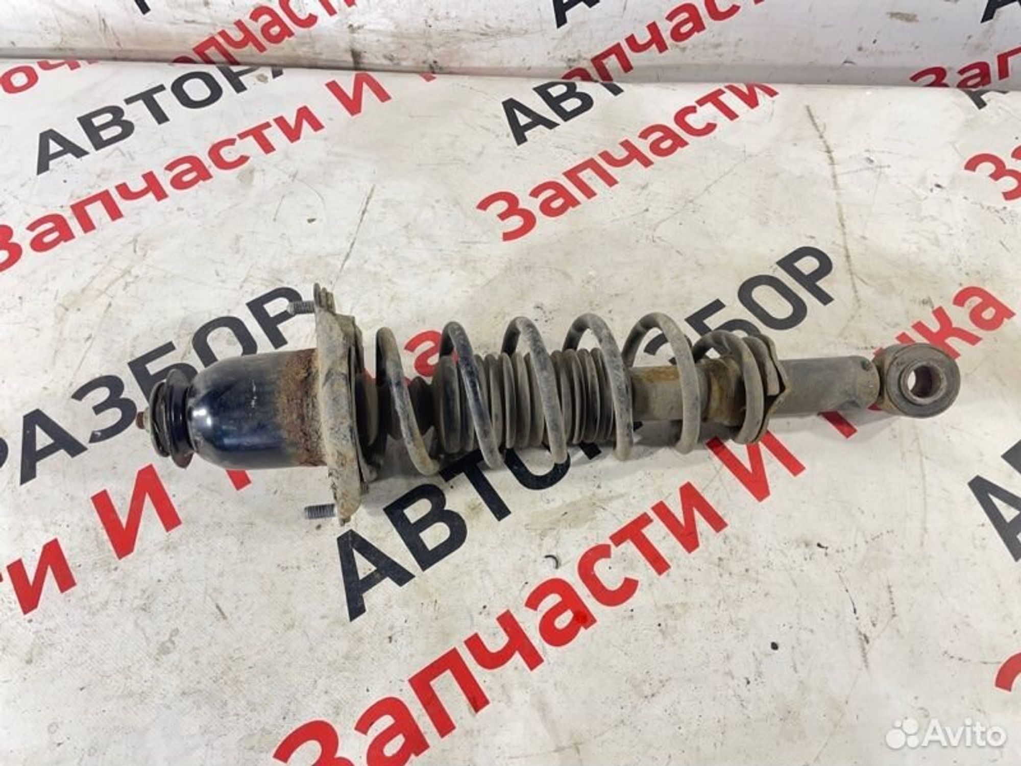 Стойка подвески задняя левая Toyota Corolla 120