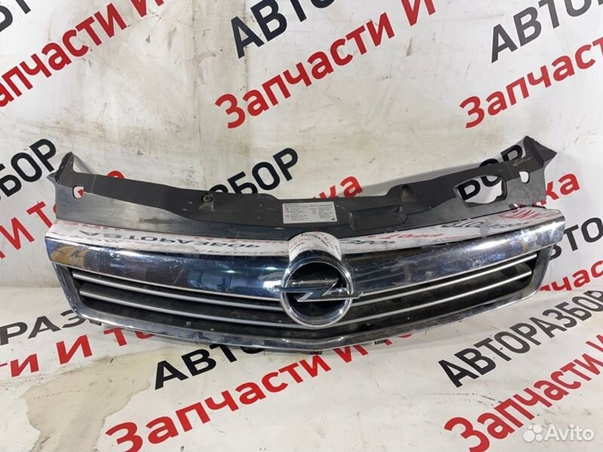 Решетка радиатора Opel Astra H хетчбек Z18XER 2008