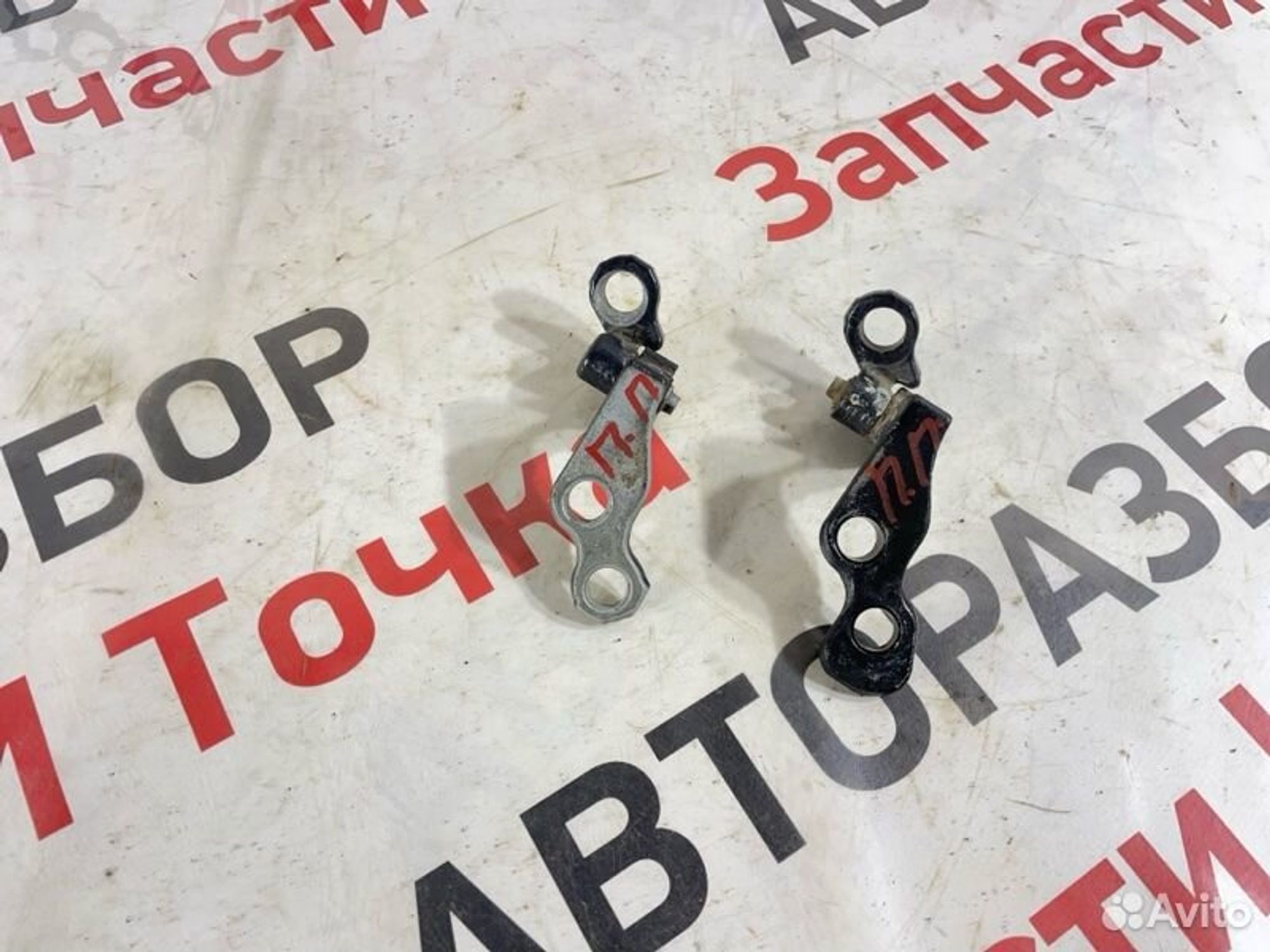 Петля двери передняя правая Ford C-Max C214 2.0L