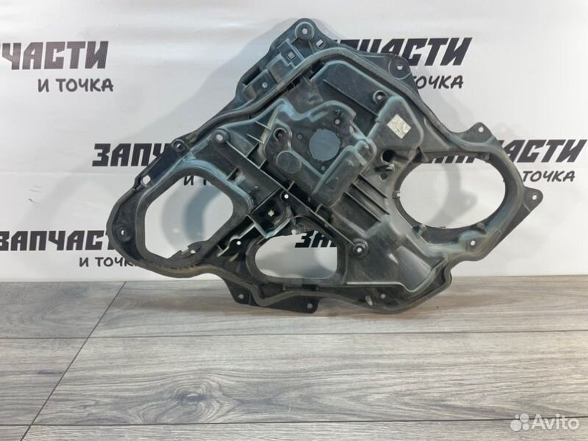Кронштейн задний правый Mazda Axela BK5P ZY-VE