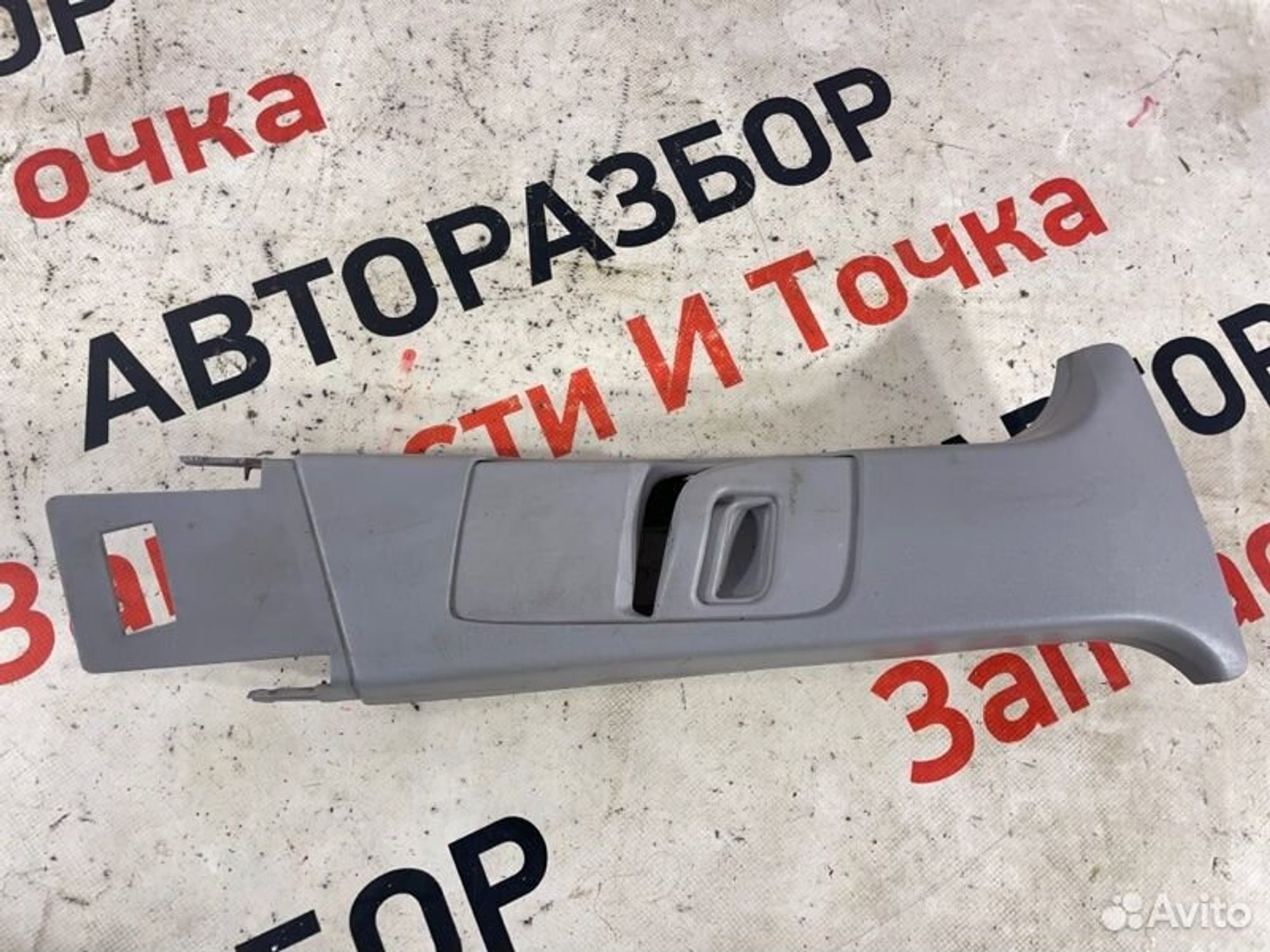 Обшивка салона правая Opel Astra H седан Z18XER
