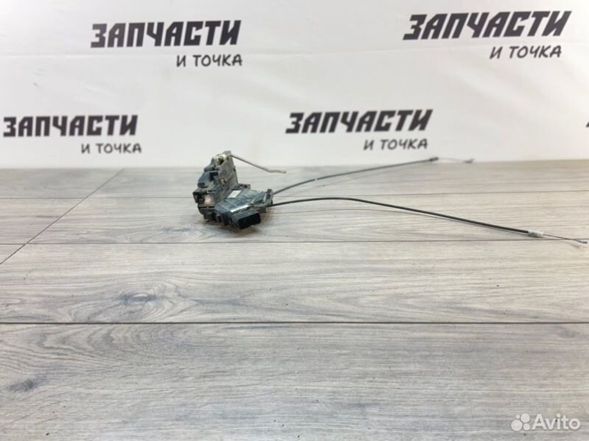 Замок боковой двери задний правый Mazda Axela BK5P