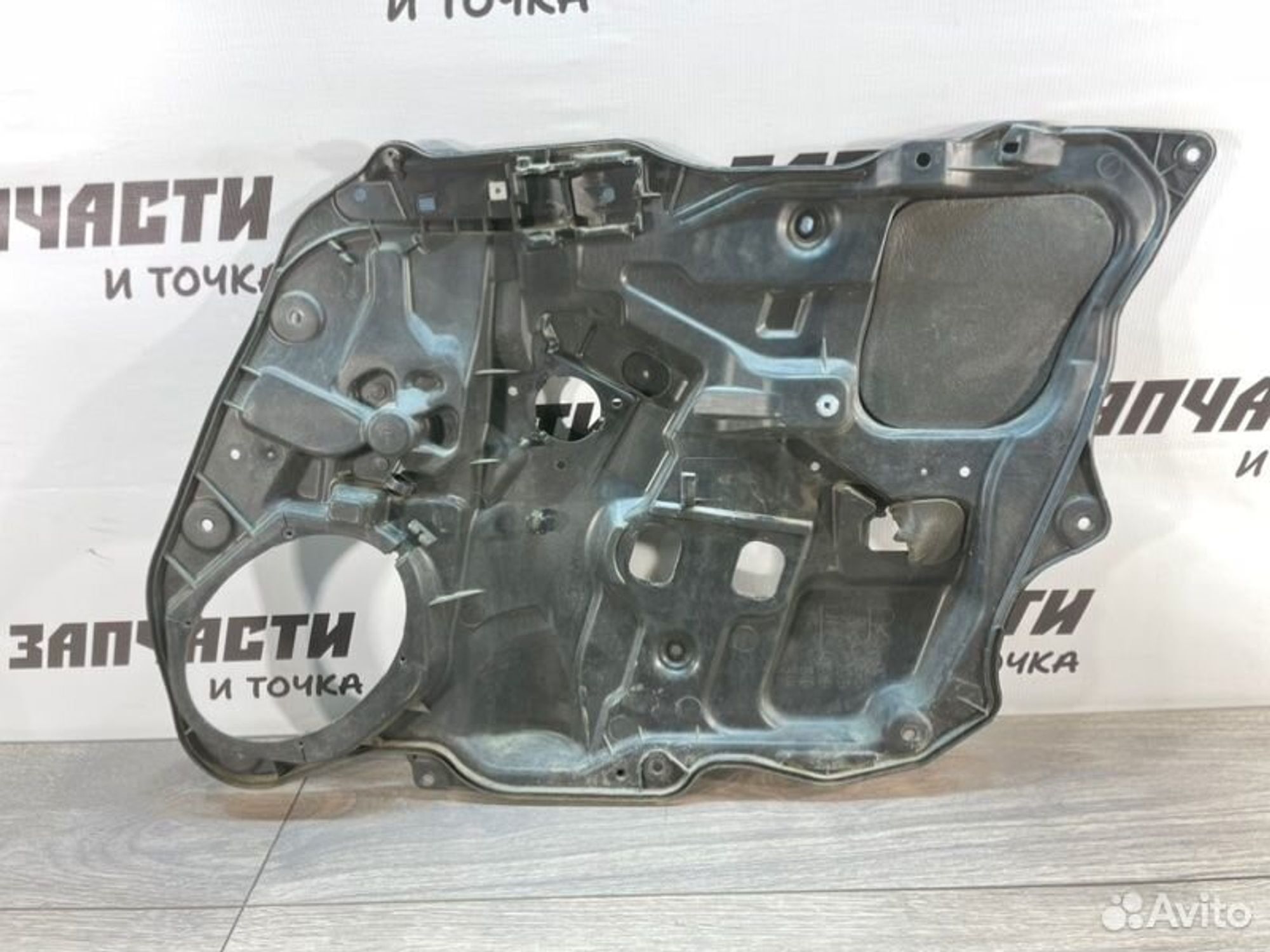 Кронштейн передний правый Mazda Axela BK5P ZY-VE