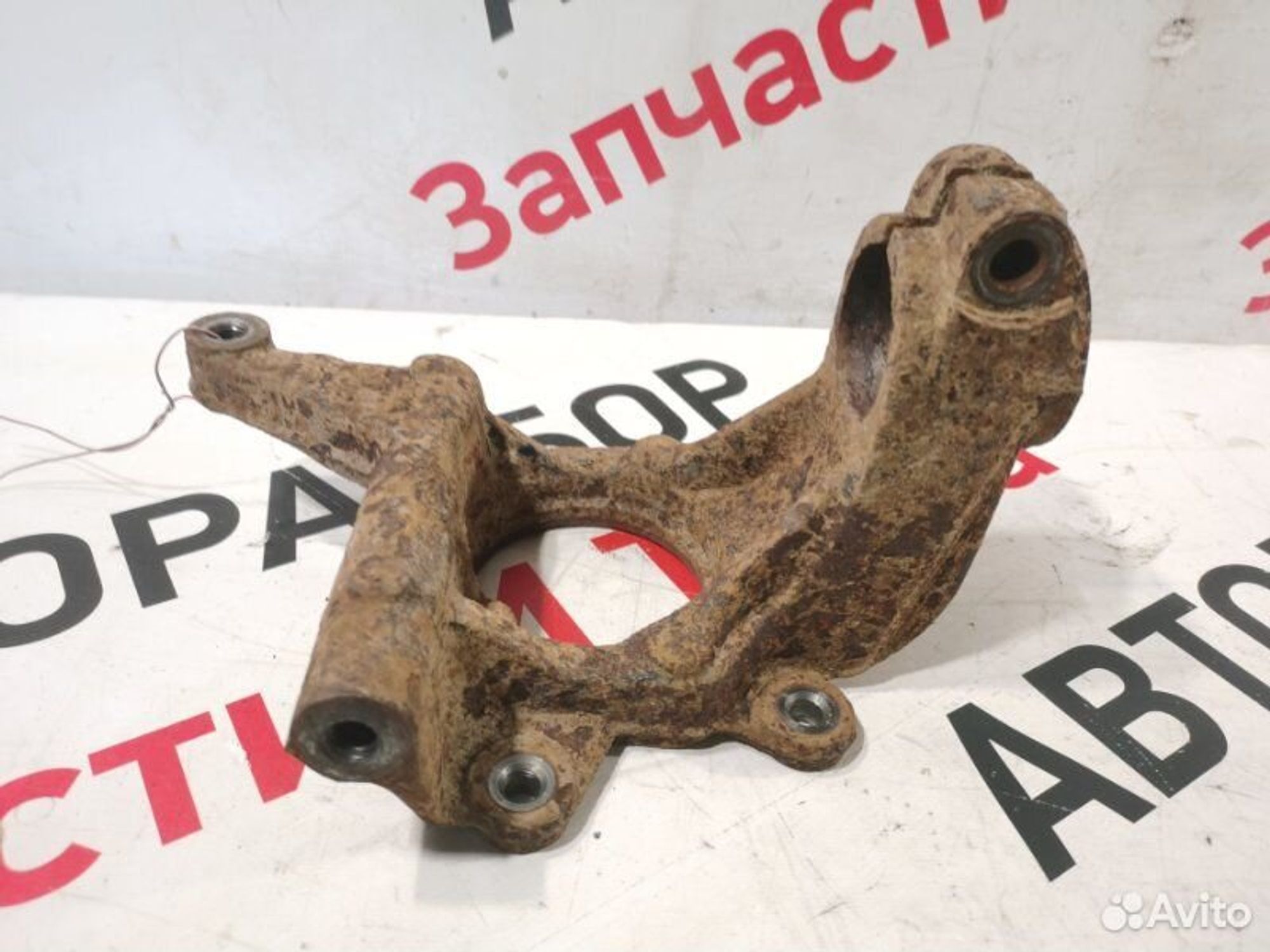 Кулак поворотный задний правый Ford Mondeo седан