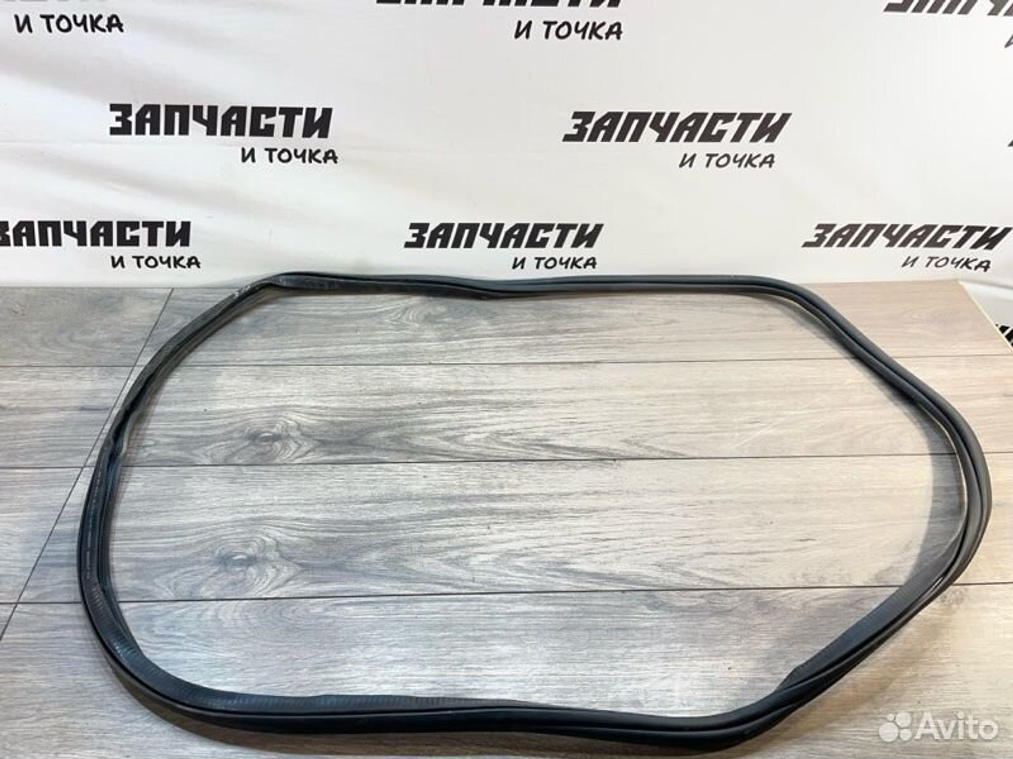Уплотнительная резинка боковой двери задняя правая