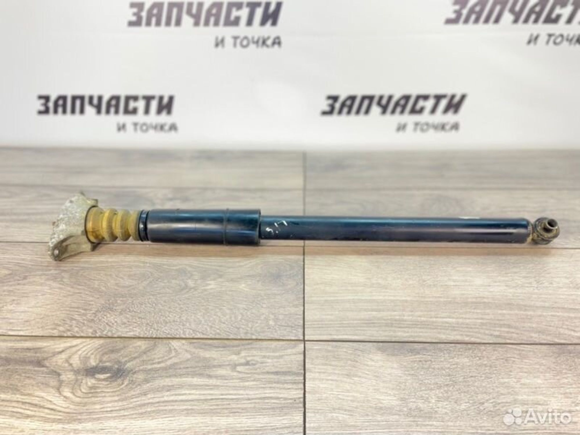 Стойка подвески задняя правая Mazda Axela BK5P