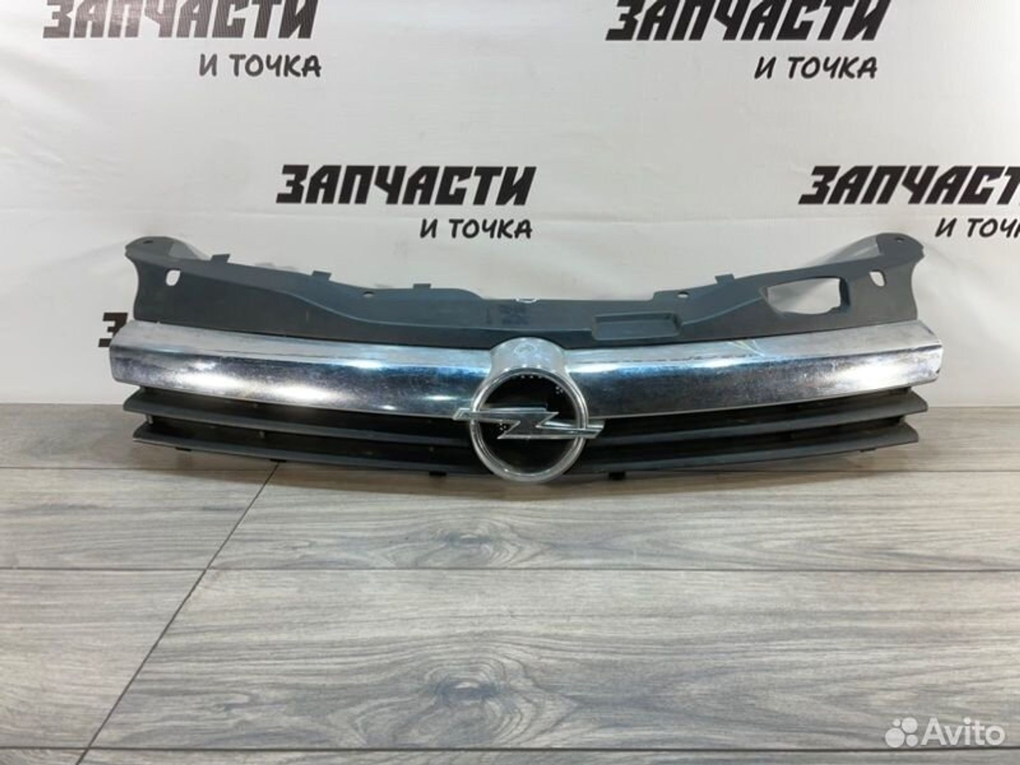 Решетка радиатора Opel Astra H седан Z16XER 2008