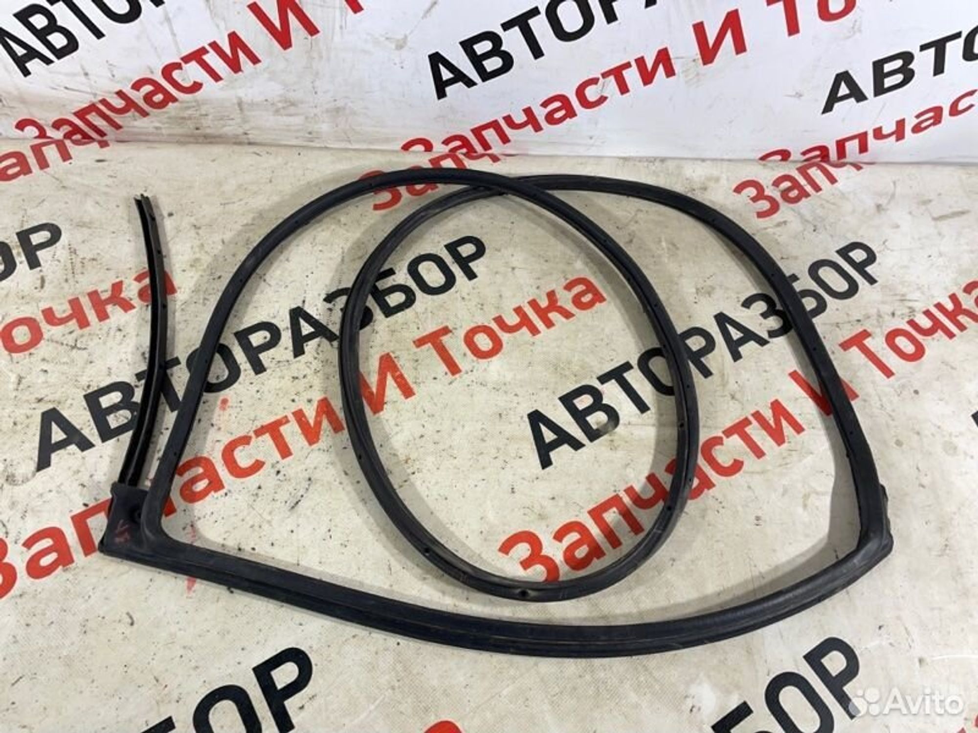 Уплотнительная резинка боковой двери задняя левая