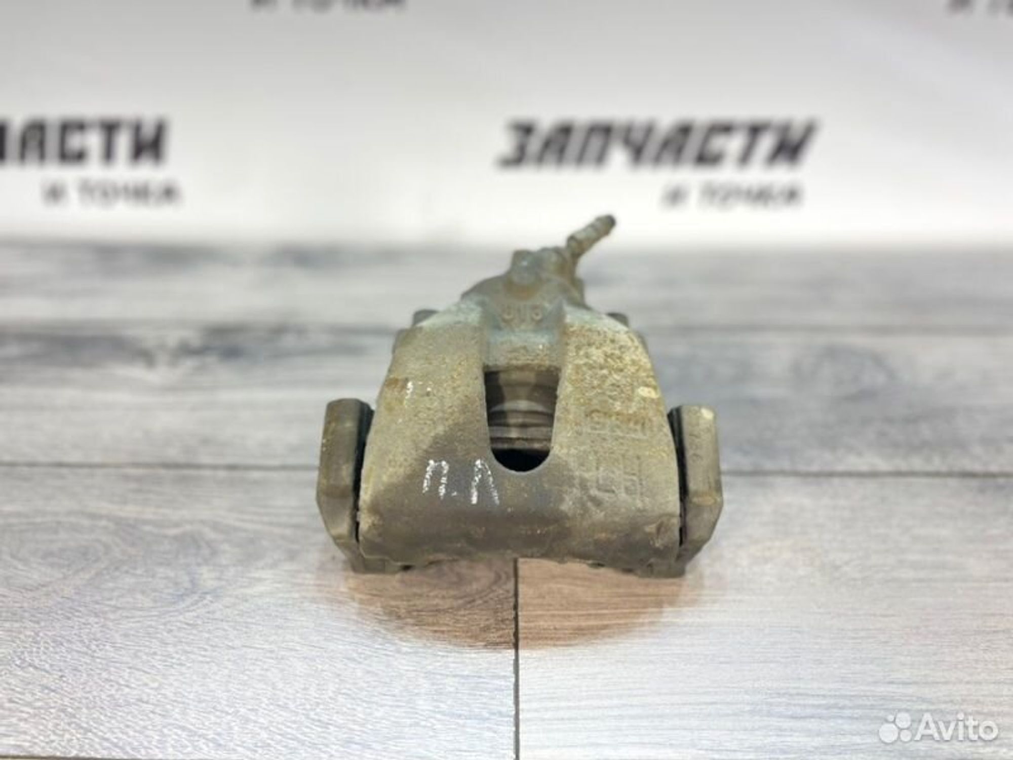 Суппорт тормозной передний левый Mazda Axela BK5P