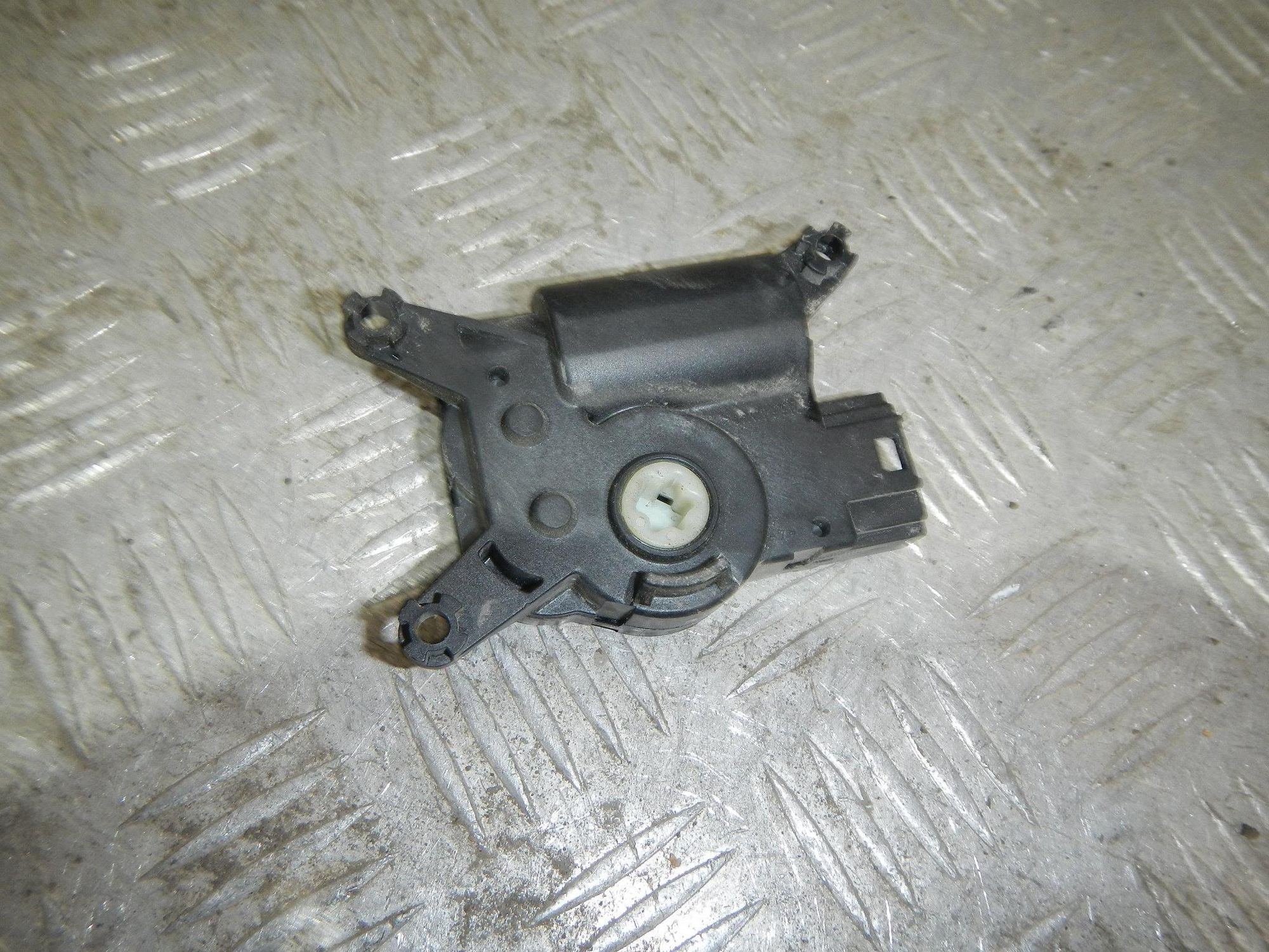 https://gcs.partsauto.market/rn-stockpro.appspot.com/thmbs/b135e93f2d106a11df5e4386431c5e55/4ae518a254e6e84b728a66cfb99eda13/c1179f442f47ef4c766776bd04ee8899.jpg