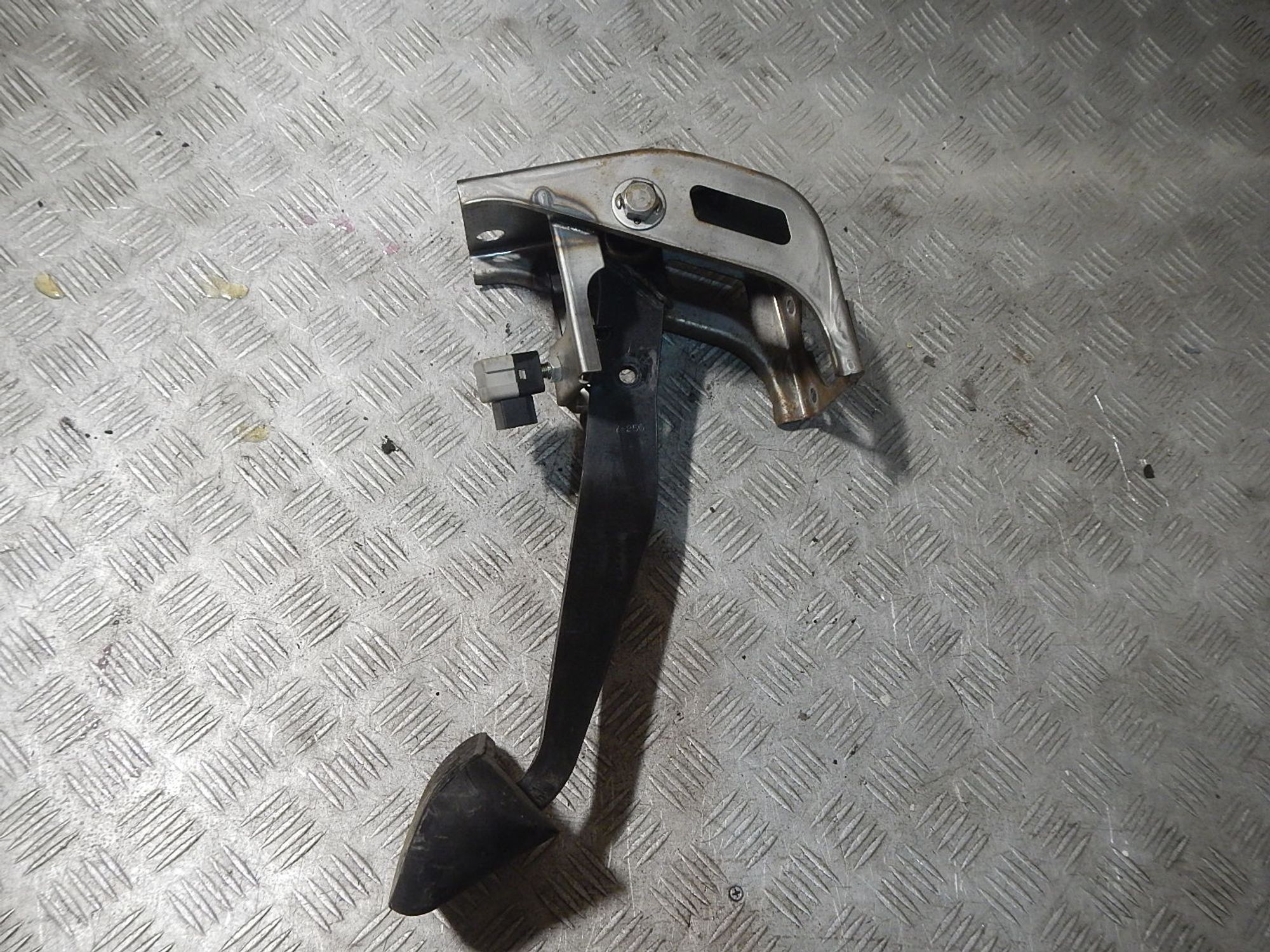 https://gcs.partsauto.market/rn-stockpro.appspot.com/thmbs/b135e93f2d106a11df5e4386431c5e55/50695fa4b3a24169d69405178b8f35bf/2c37c0aa9a2a99acc60f46079fb2b067.jpg